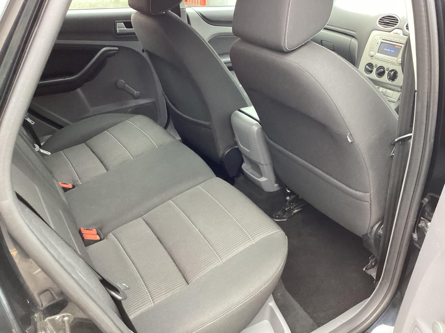 Ford Focus view 15
