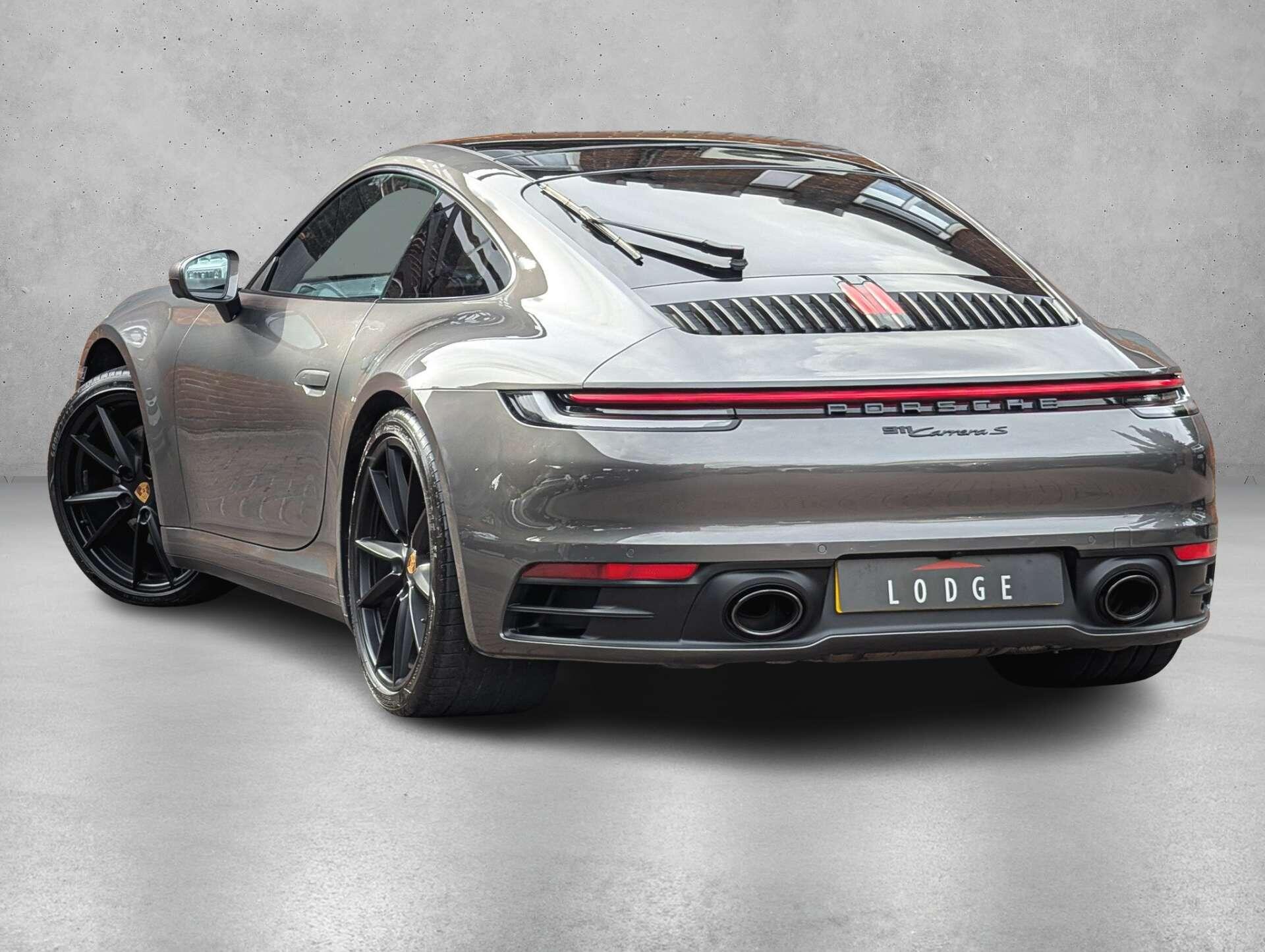 Porsche 911 view 5