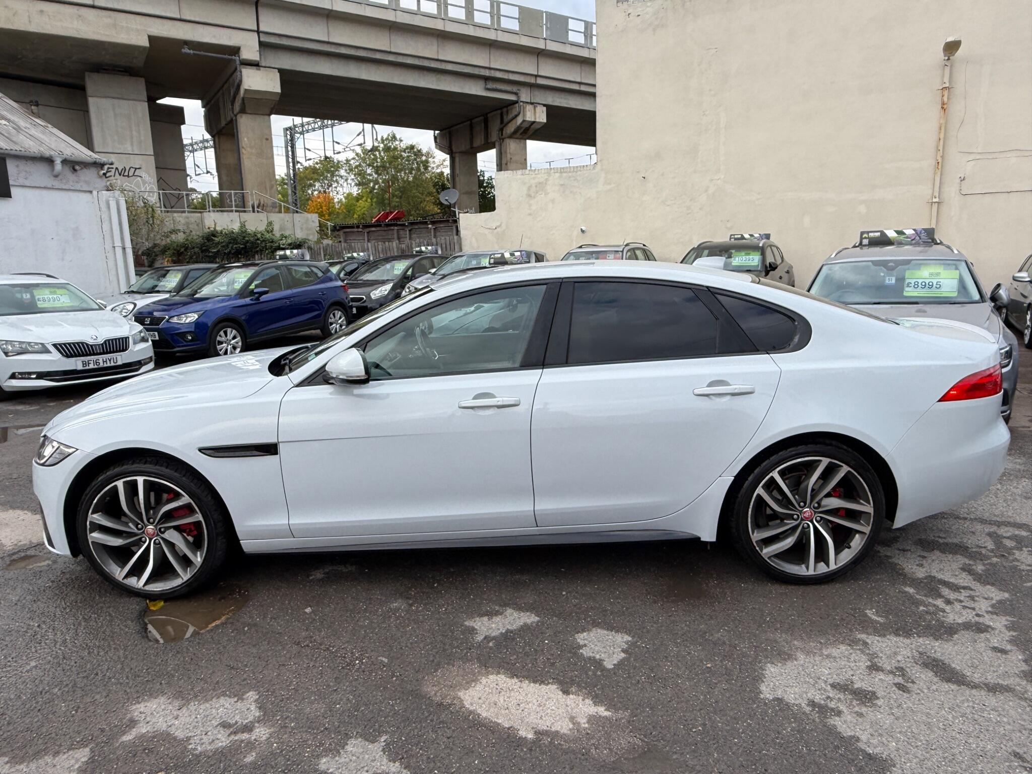 Jaguar XF - Image 8