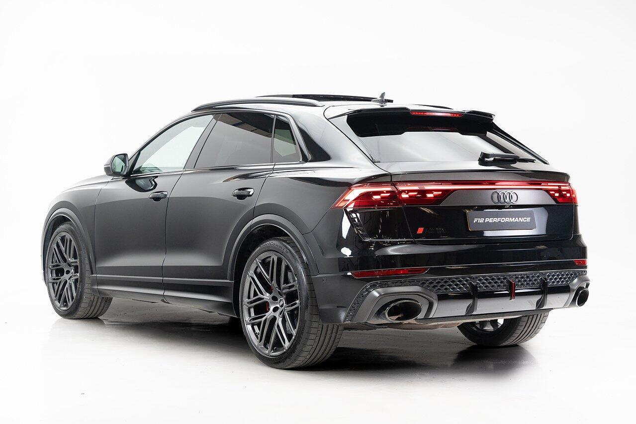 Audi RS Q8 view 9