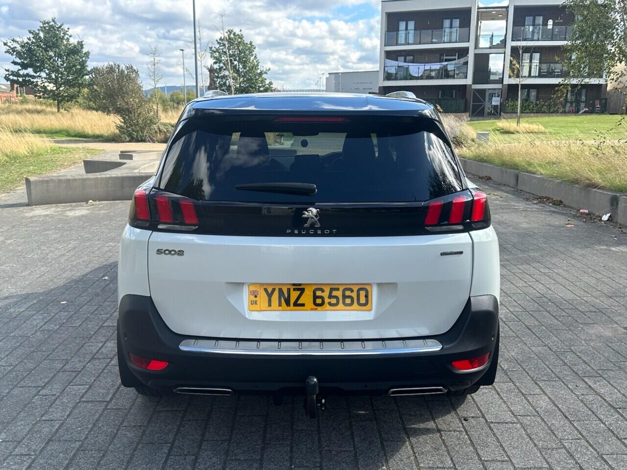 Peugeot 5008 view 8