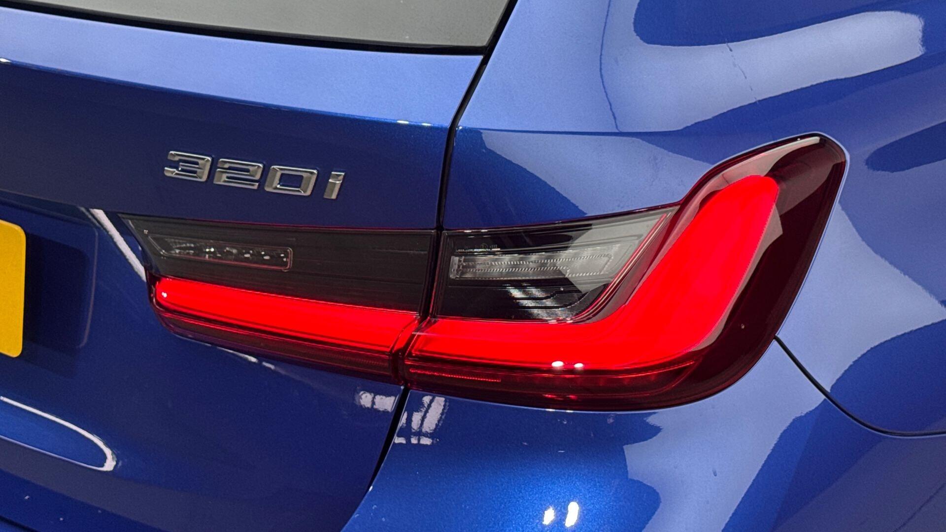 BMW 3 Series view 21