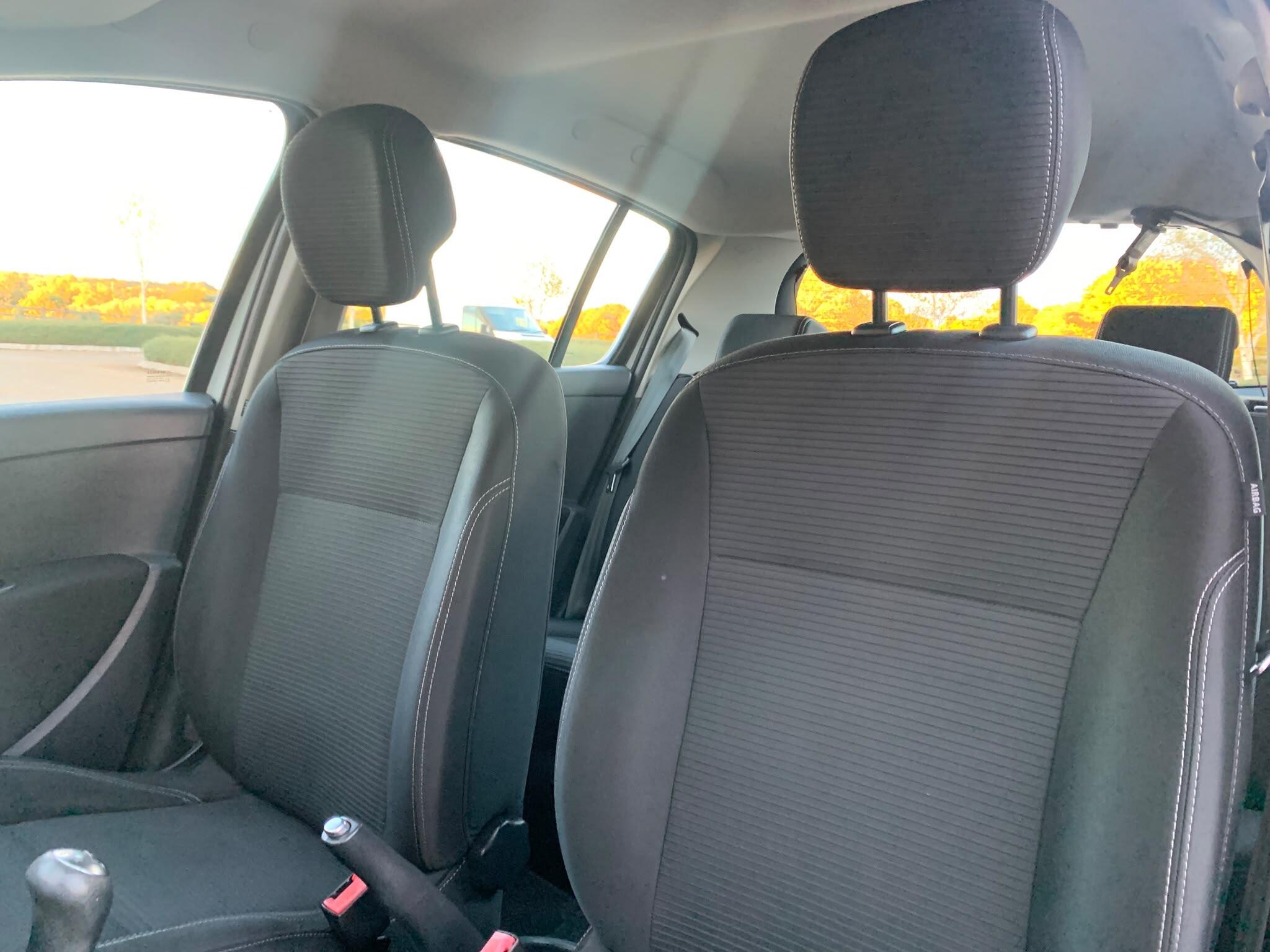 Renault Clio - Image 16
