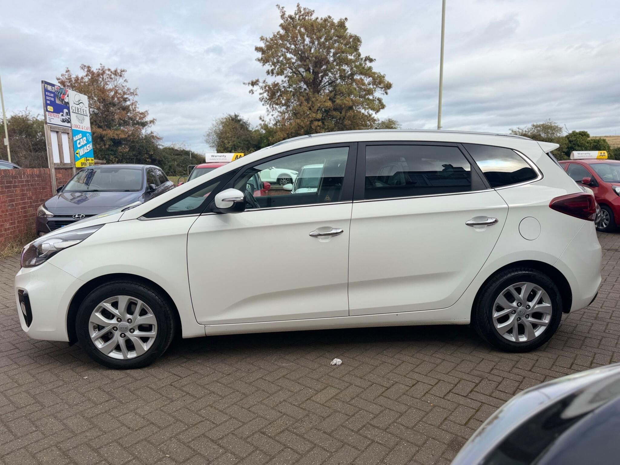 Kia Carens view 9