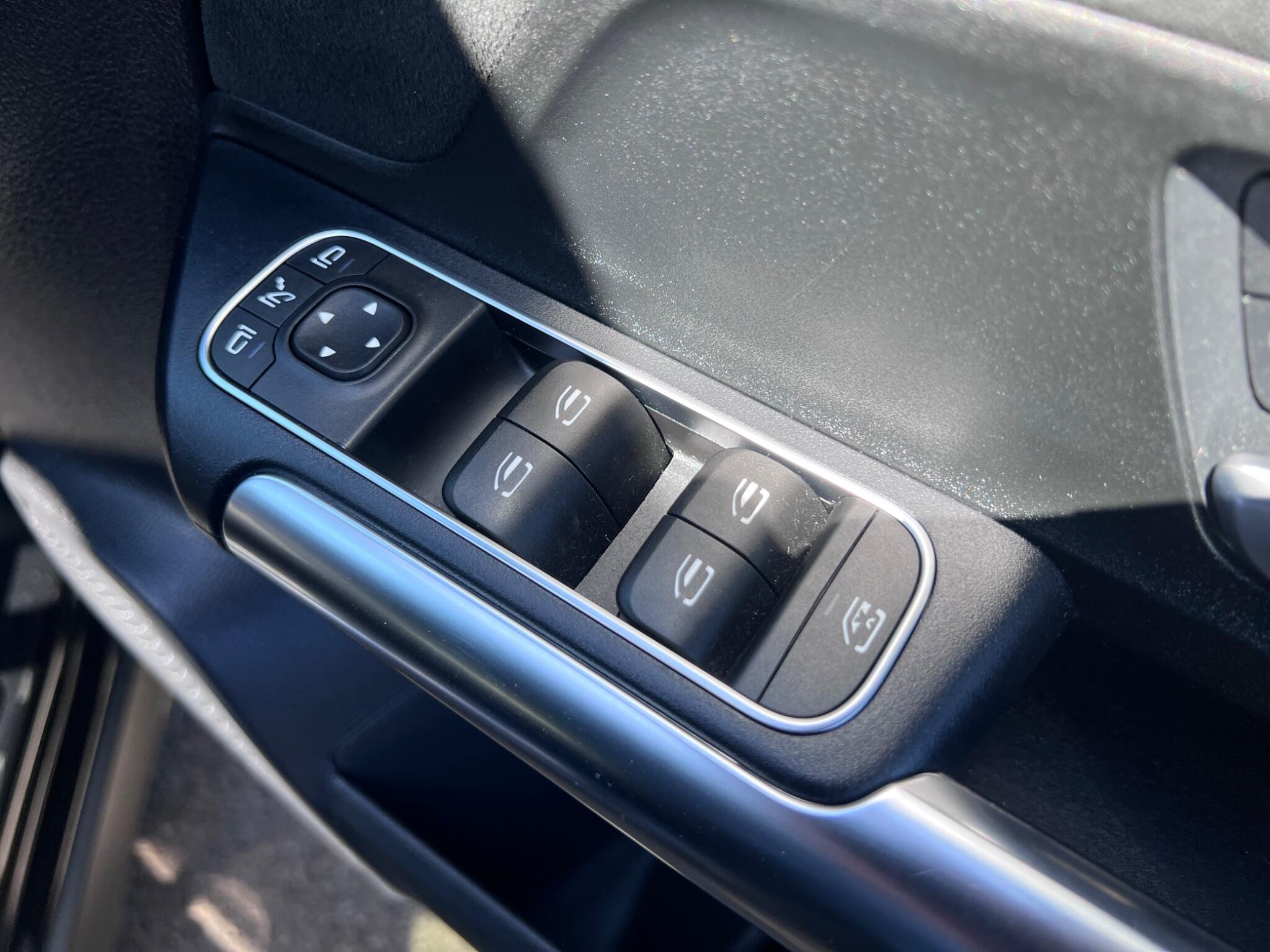 Mercedes-Benz Gla view 30