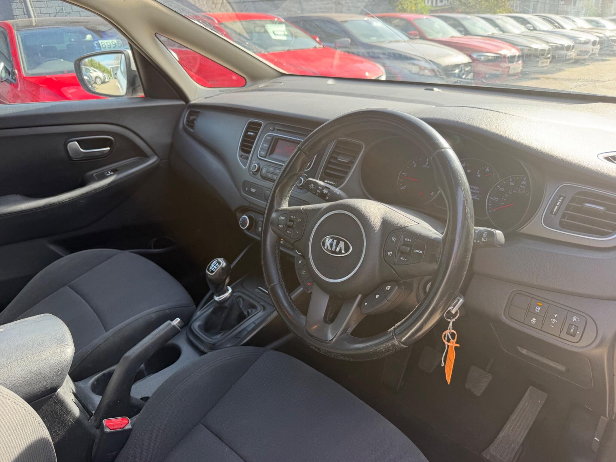 Kia Carens view 11
