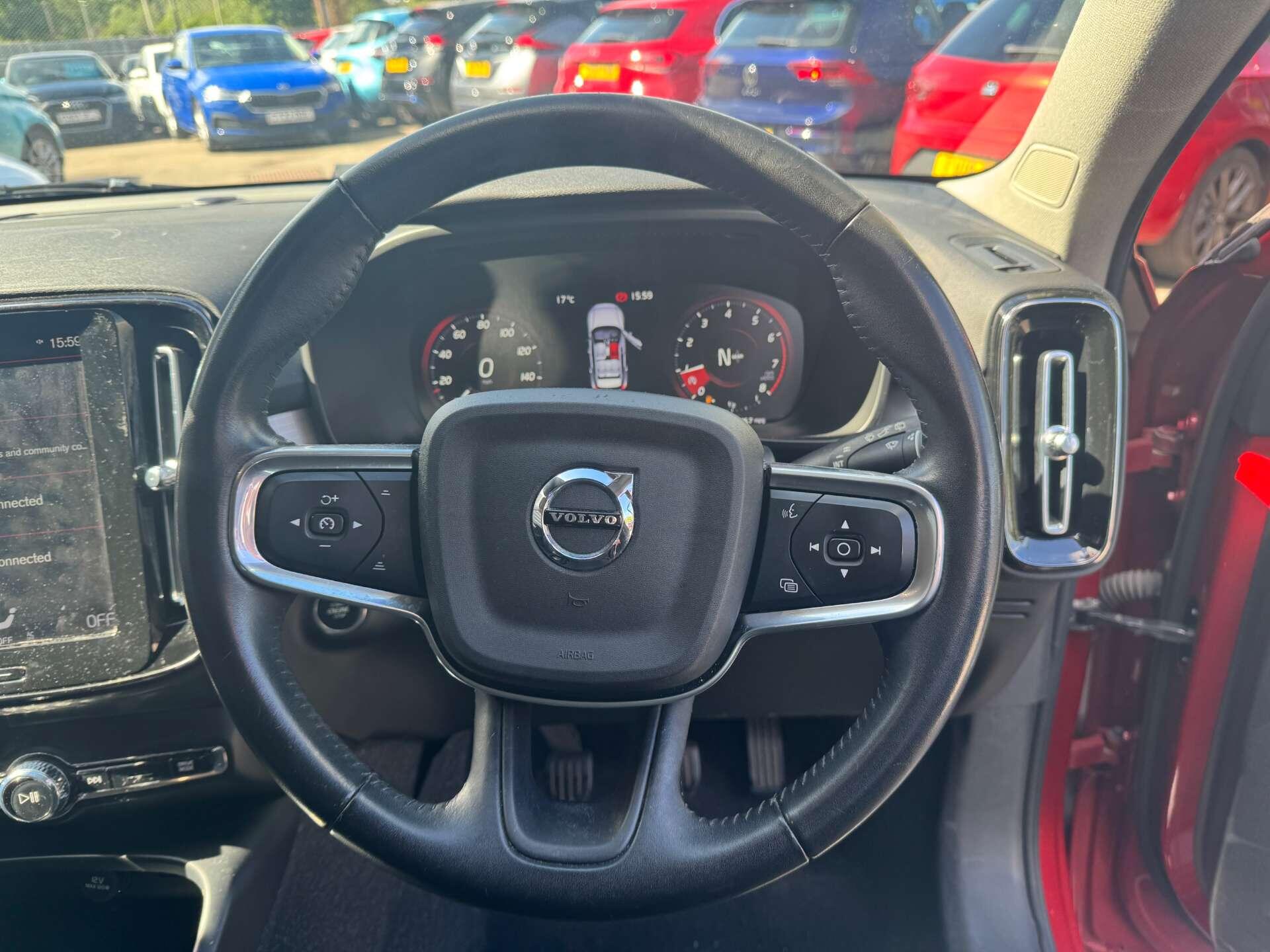 Volvo XC40 view 12
