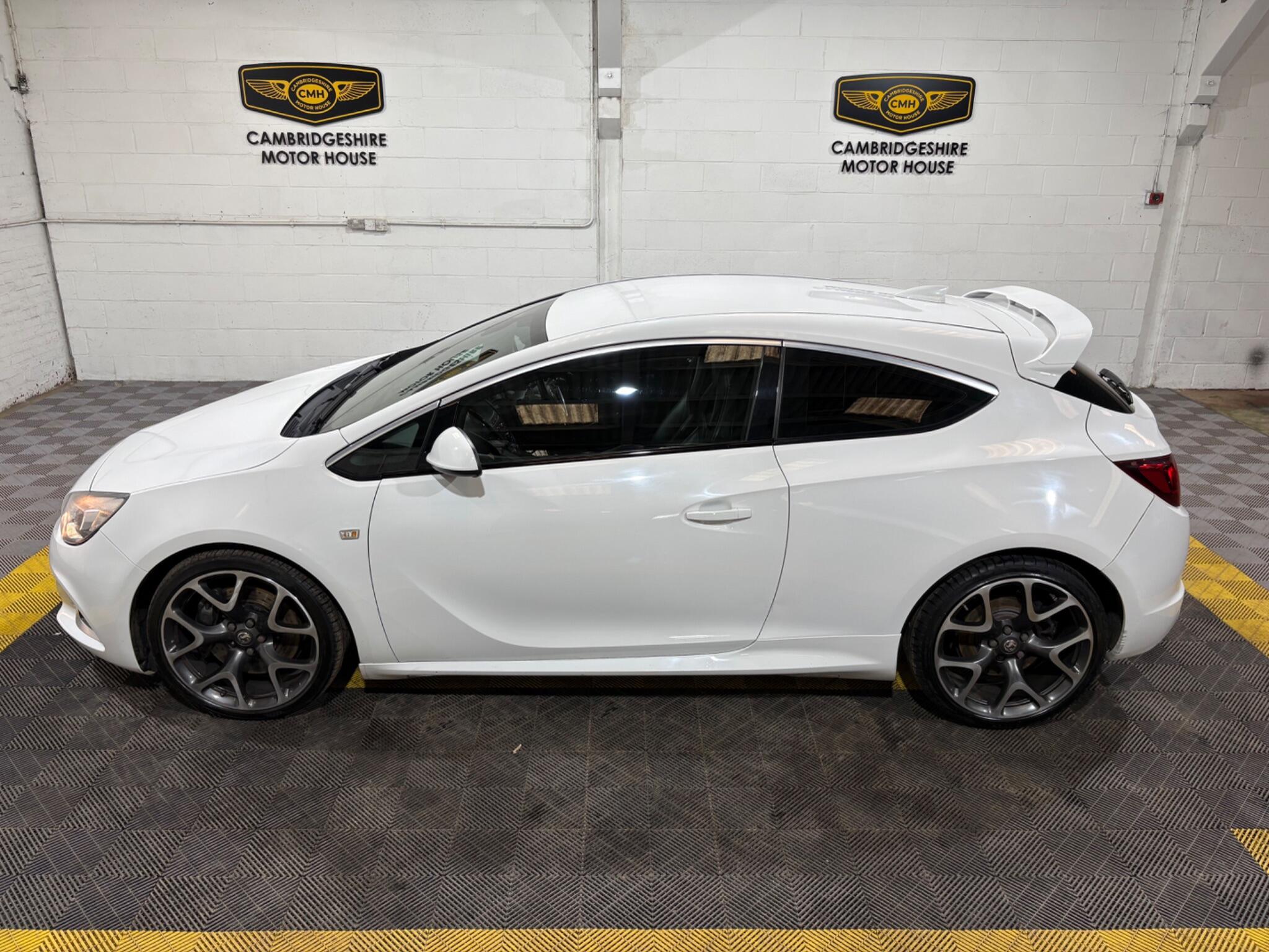 Vauxhall Astra GTC view 9