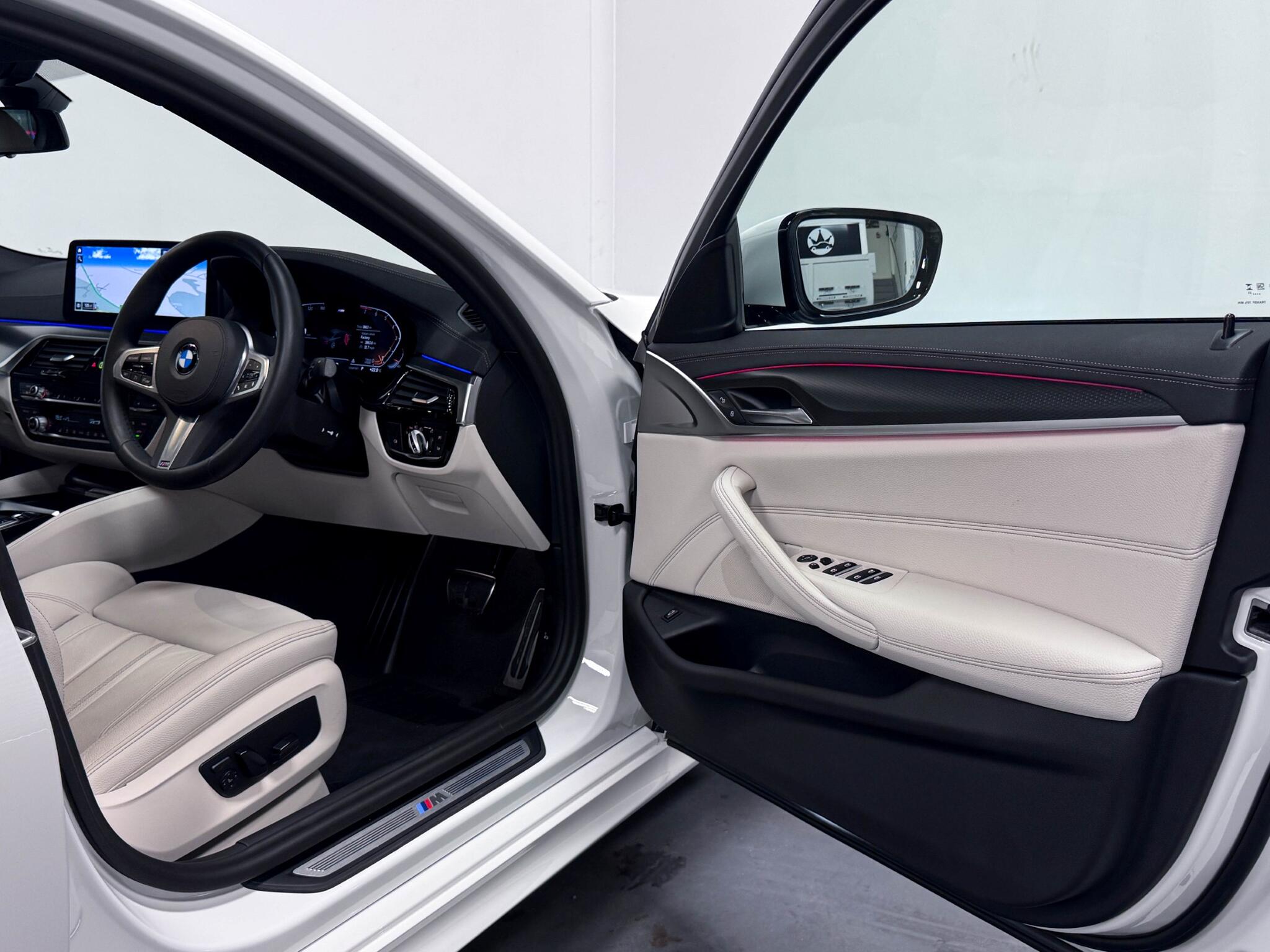 BMW 5 Series view 19