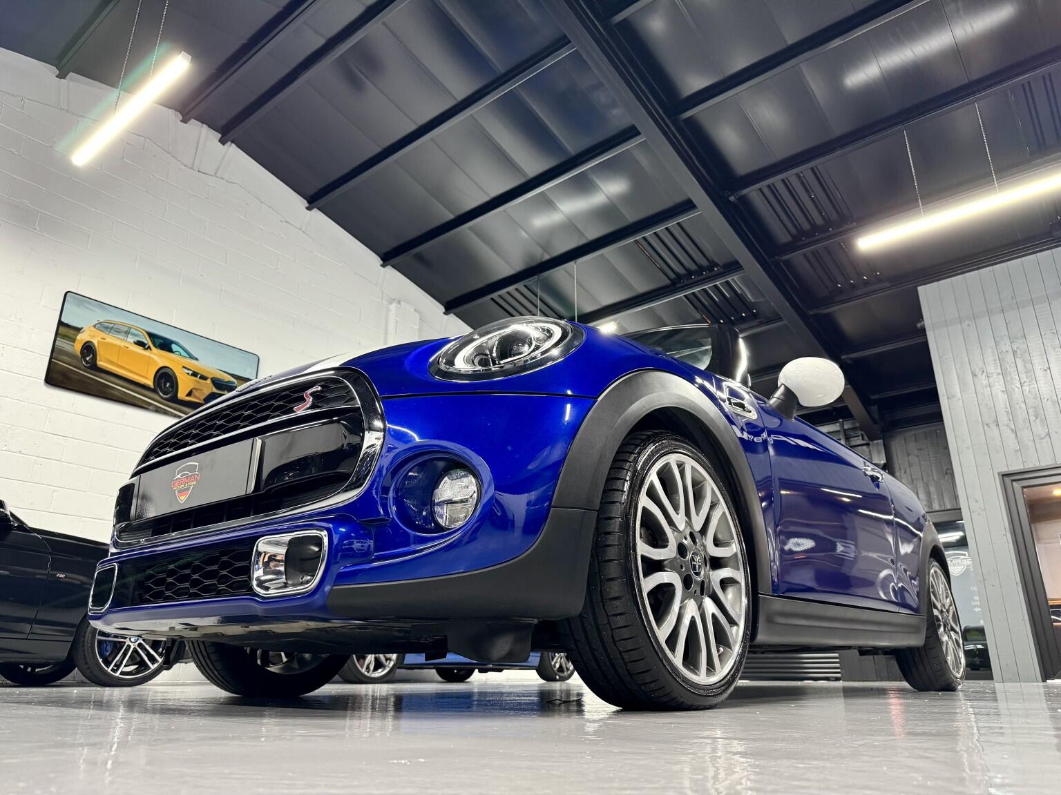 Mini Convertible view 17