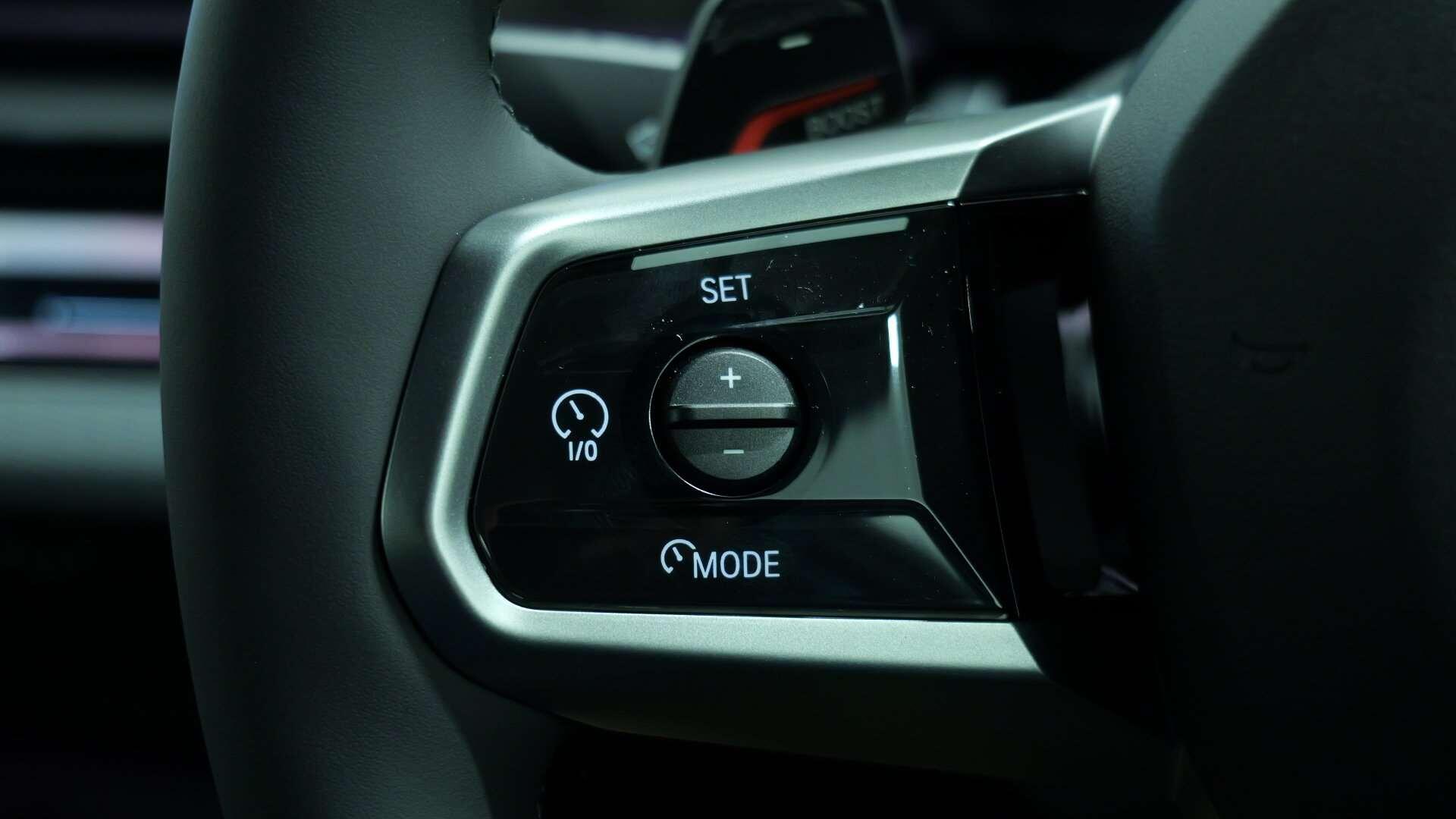BMW 5 Series view 18
