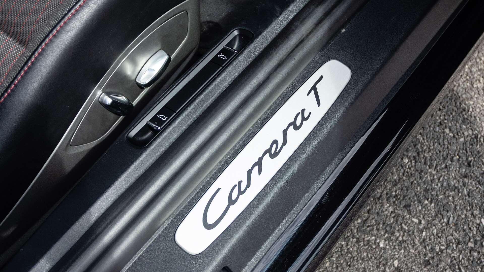 Porsche 911 view 30