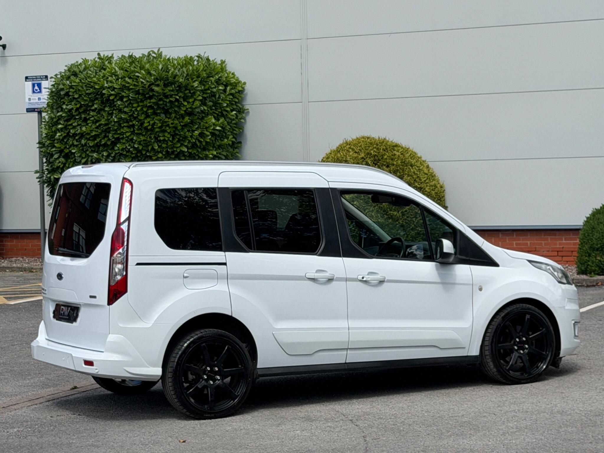 Ford Tourneo Connect view 40