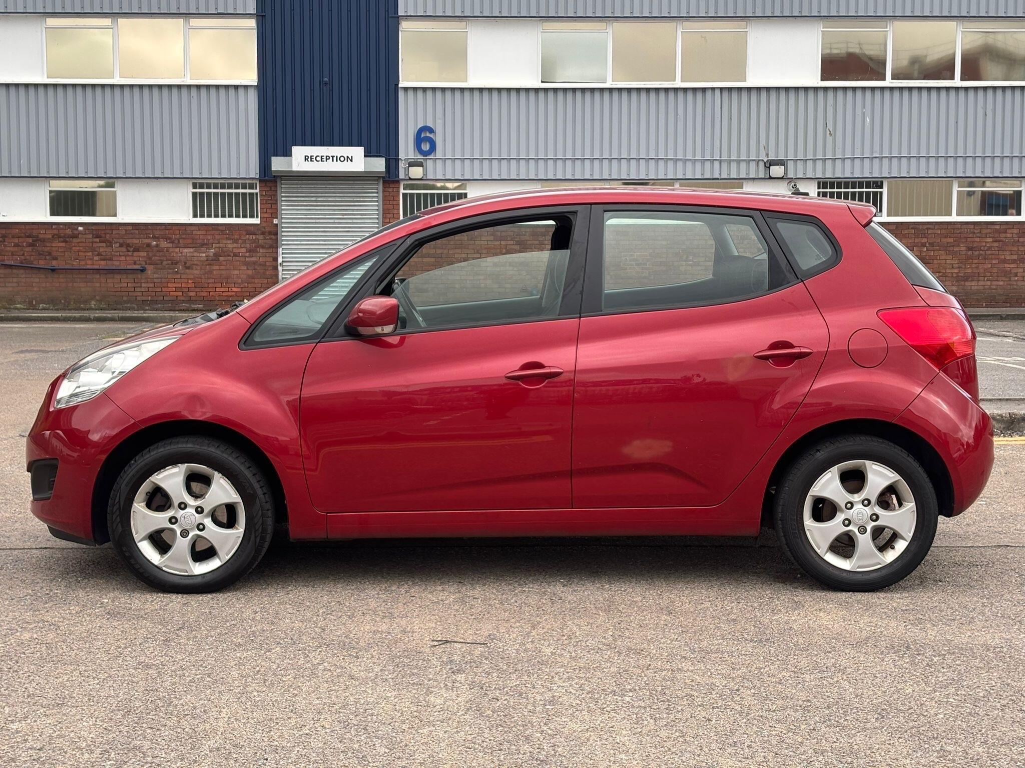 Kia Venga view 11