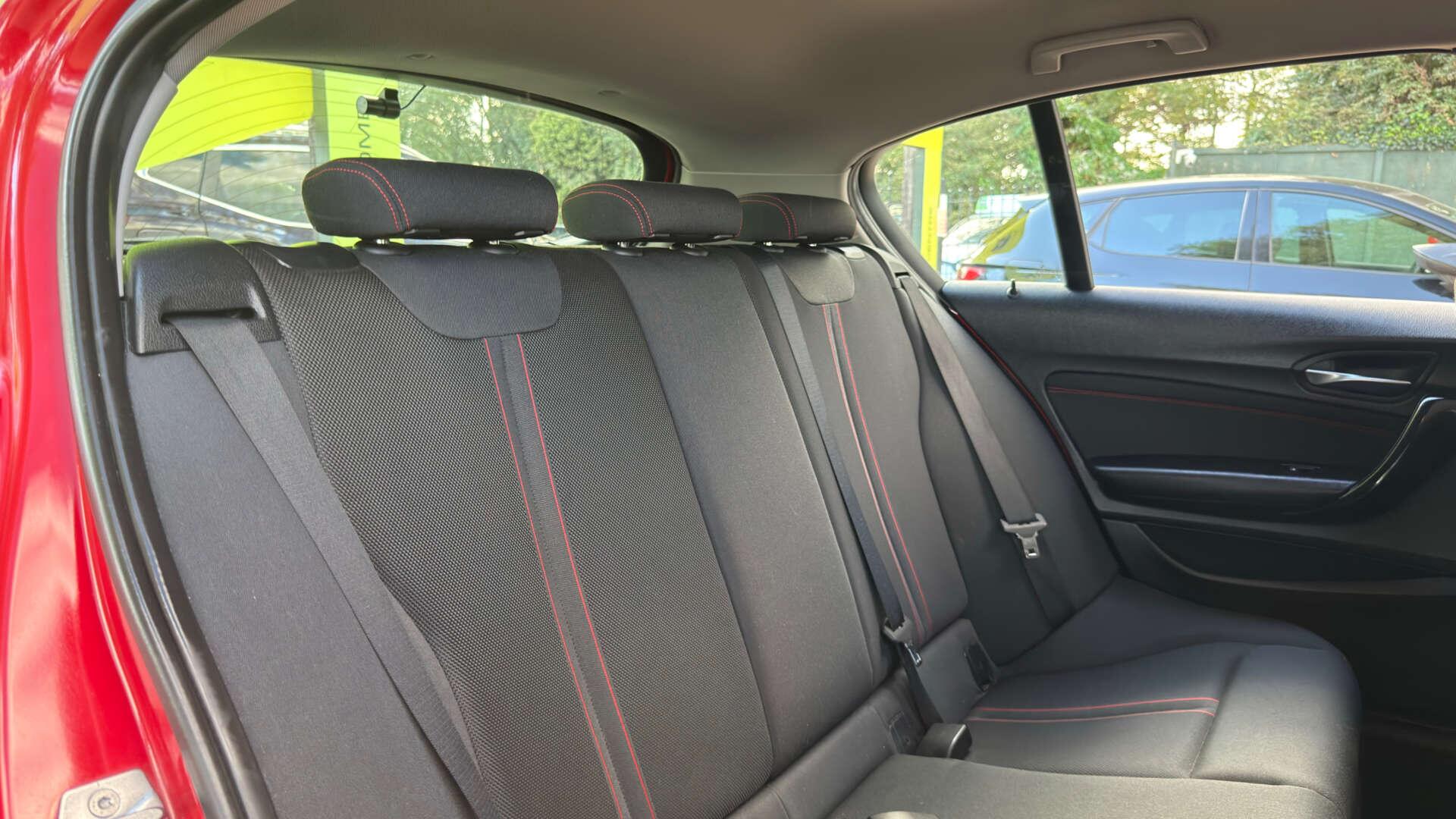 BMW 1 Series view 10