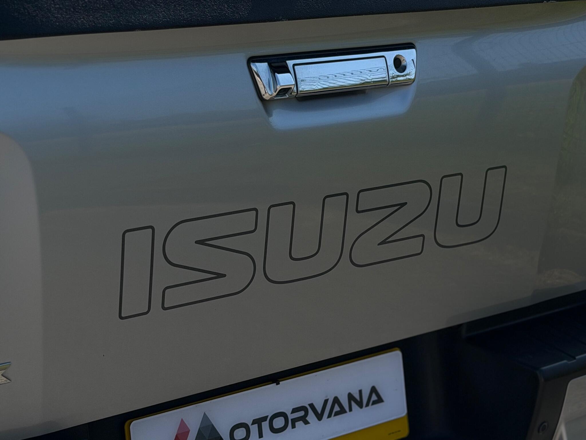 Isuzu D-Max view 40
