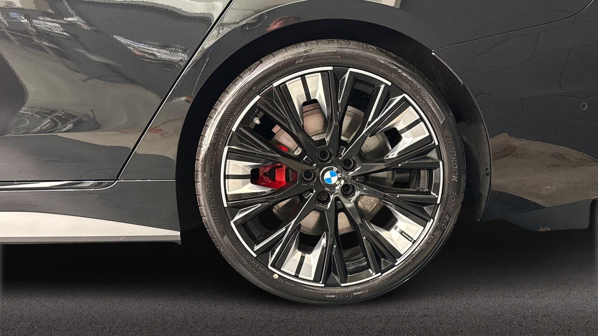 BMW 4 Series view 14
