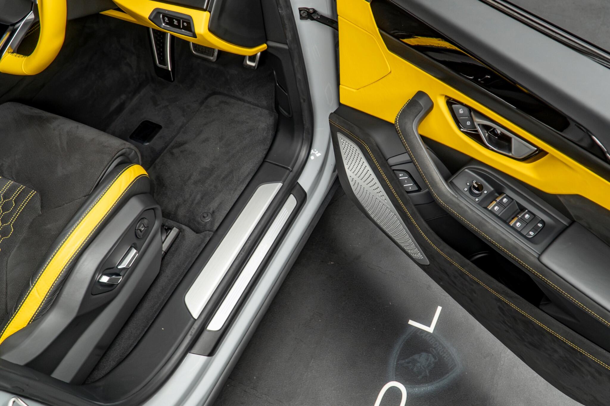 Lamborghini Urus view 29