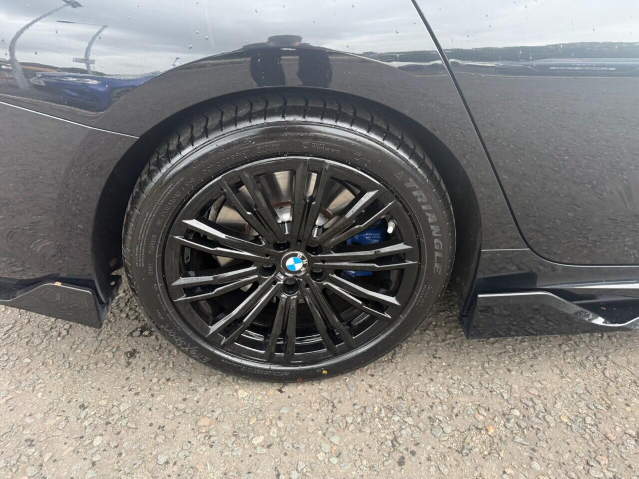 BMW 3 Series view 32