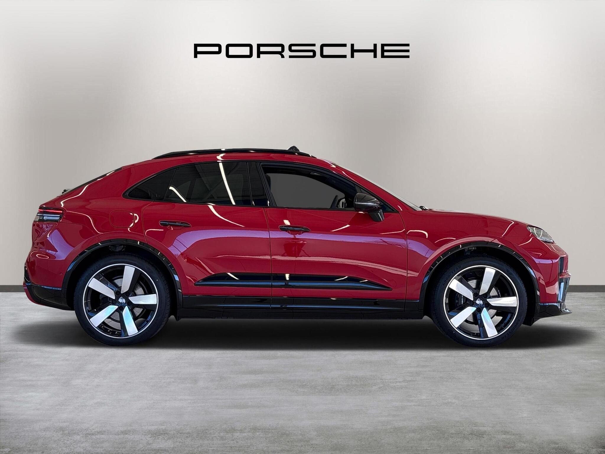 Porsche Macan view 8