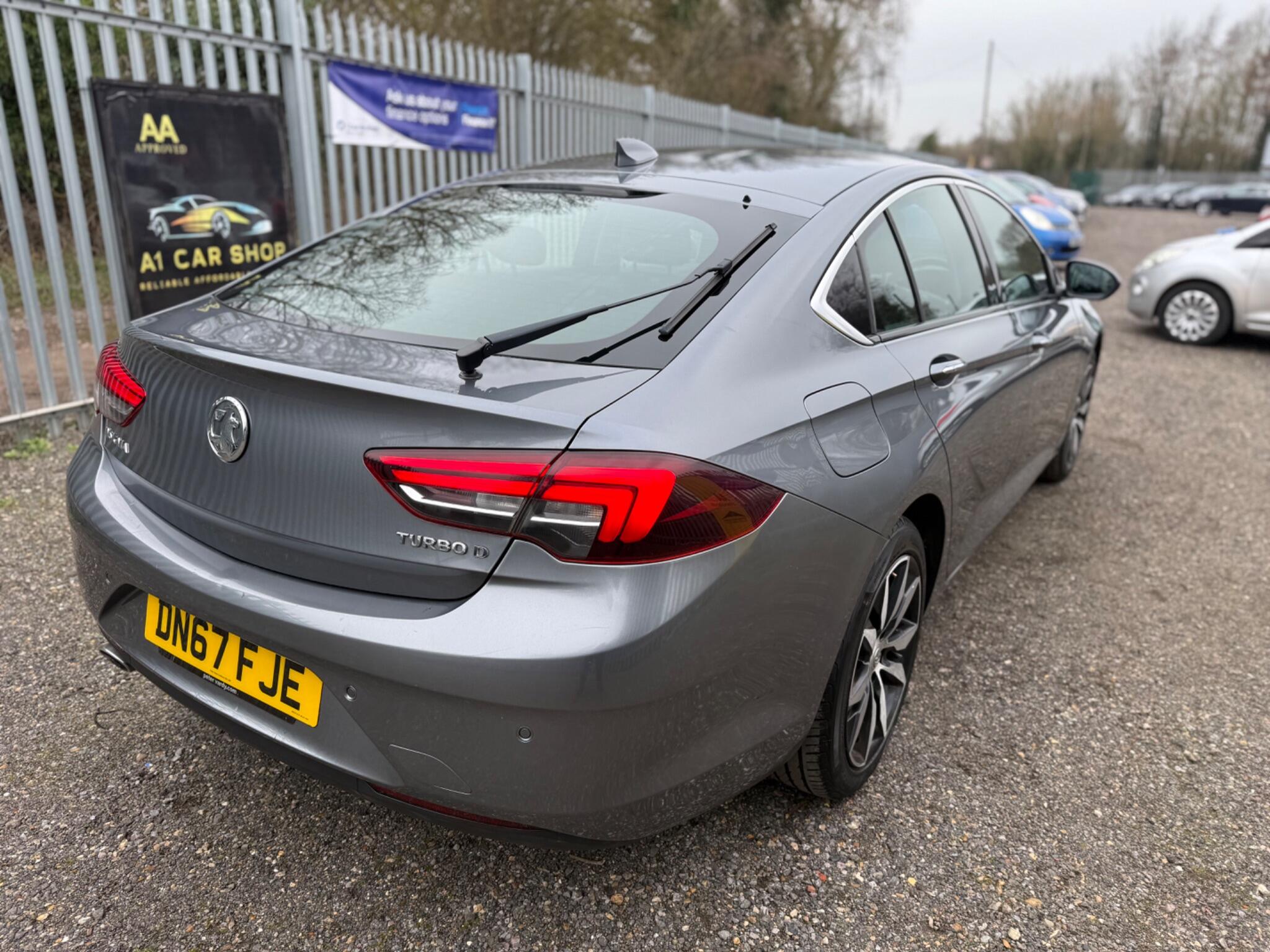 2017 Vauxhall Insignia image 5
