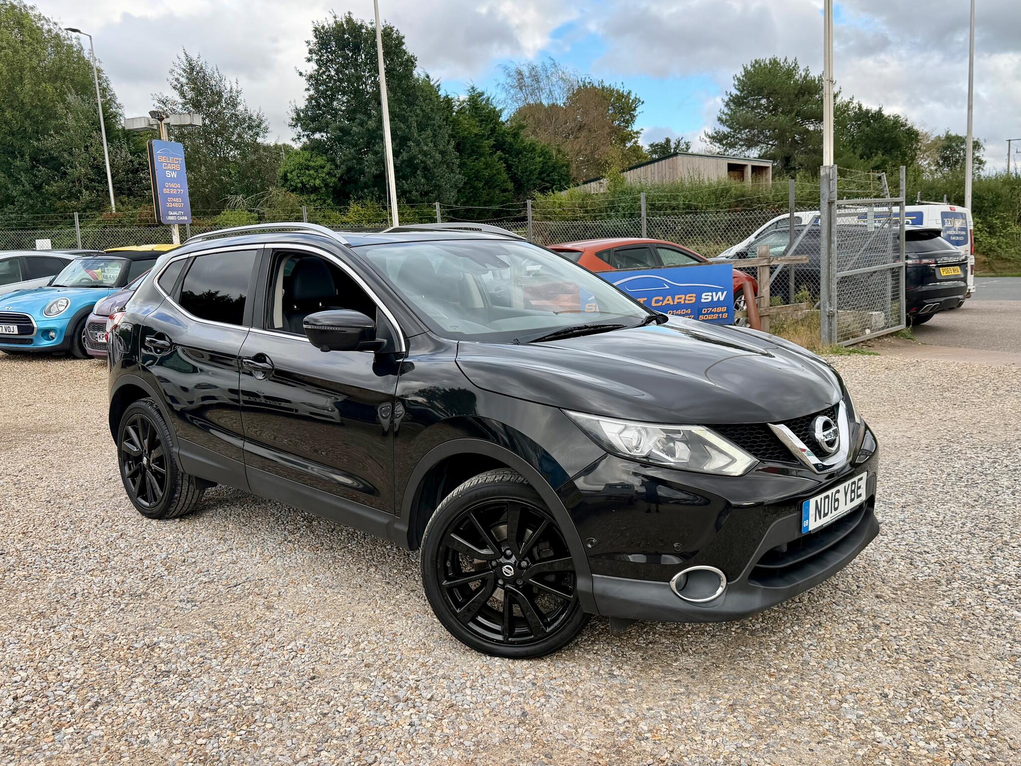 2016 Nissan Qashqai in Black for sale