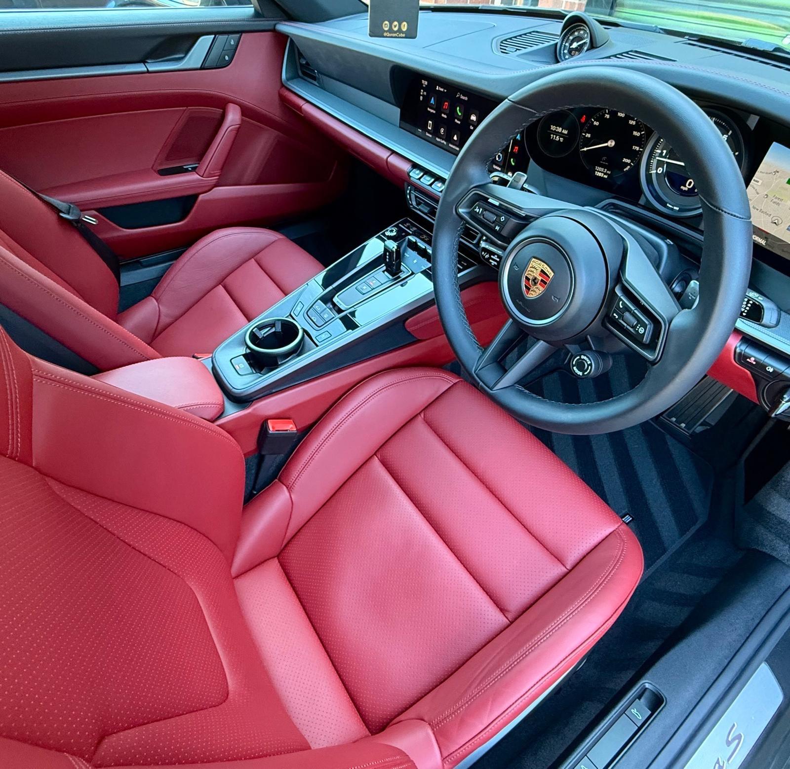 Porsche 911 view 39