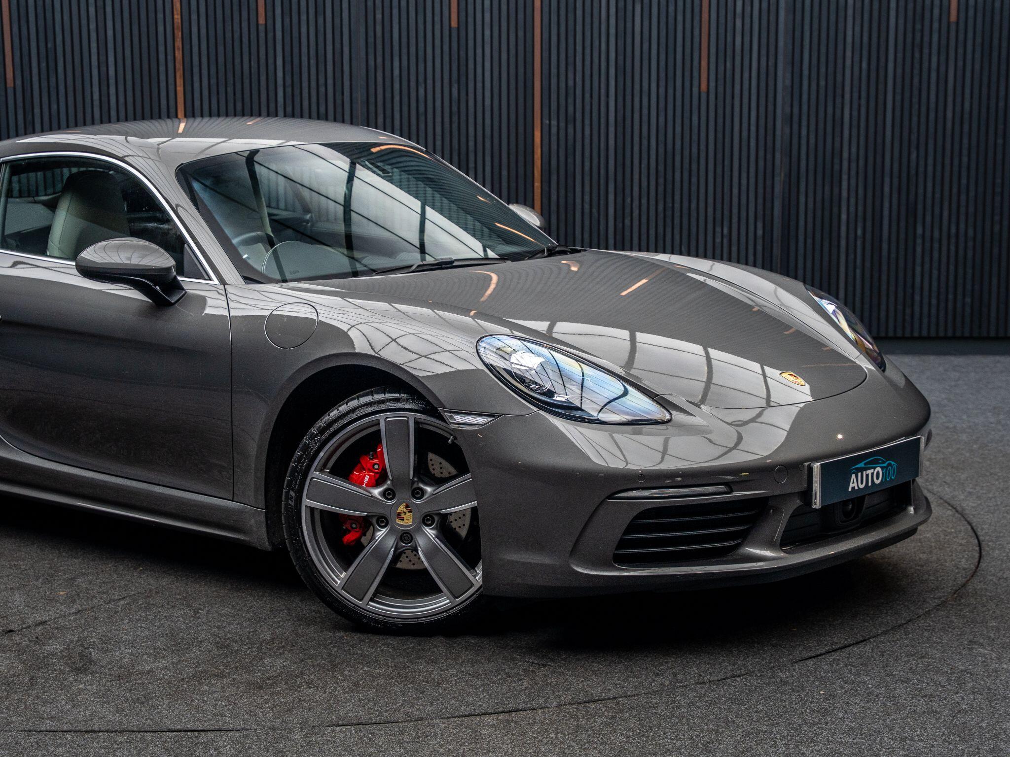 Porsche Cayman view 9