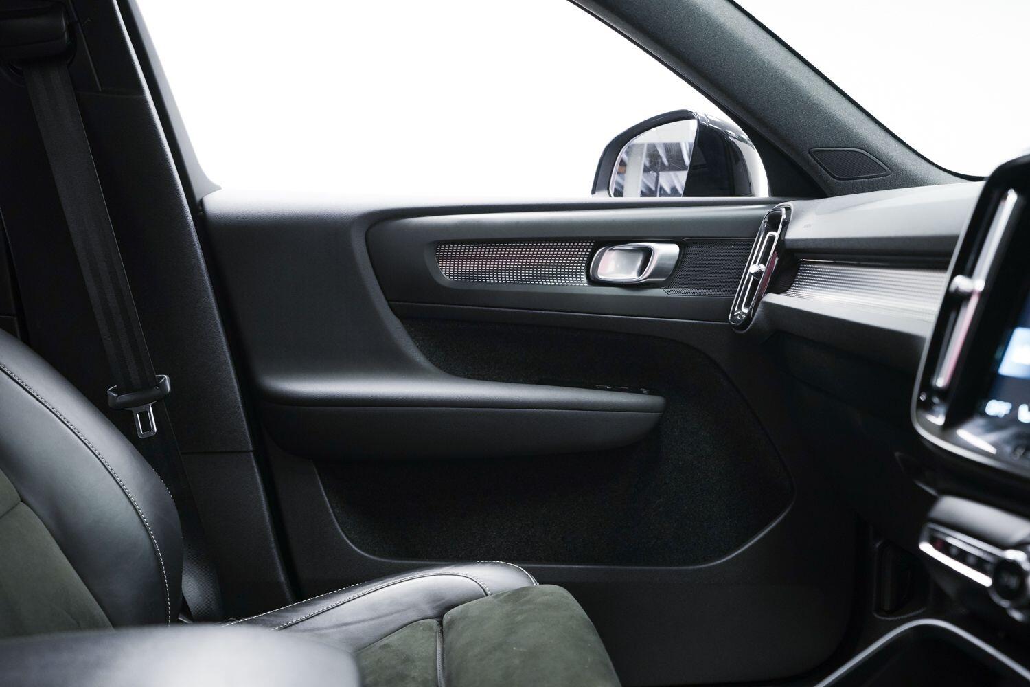 Volvo XC40 view 15