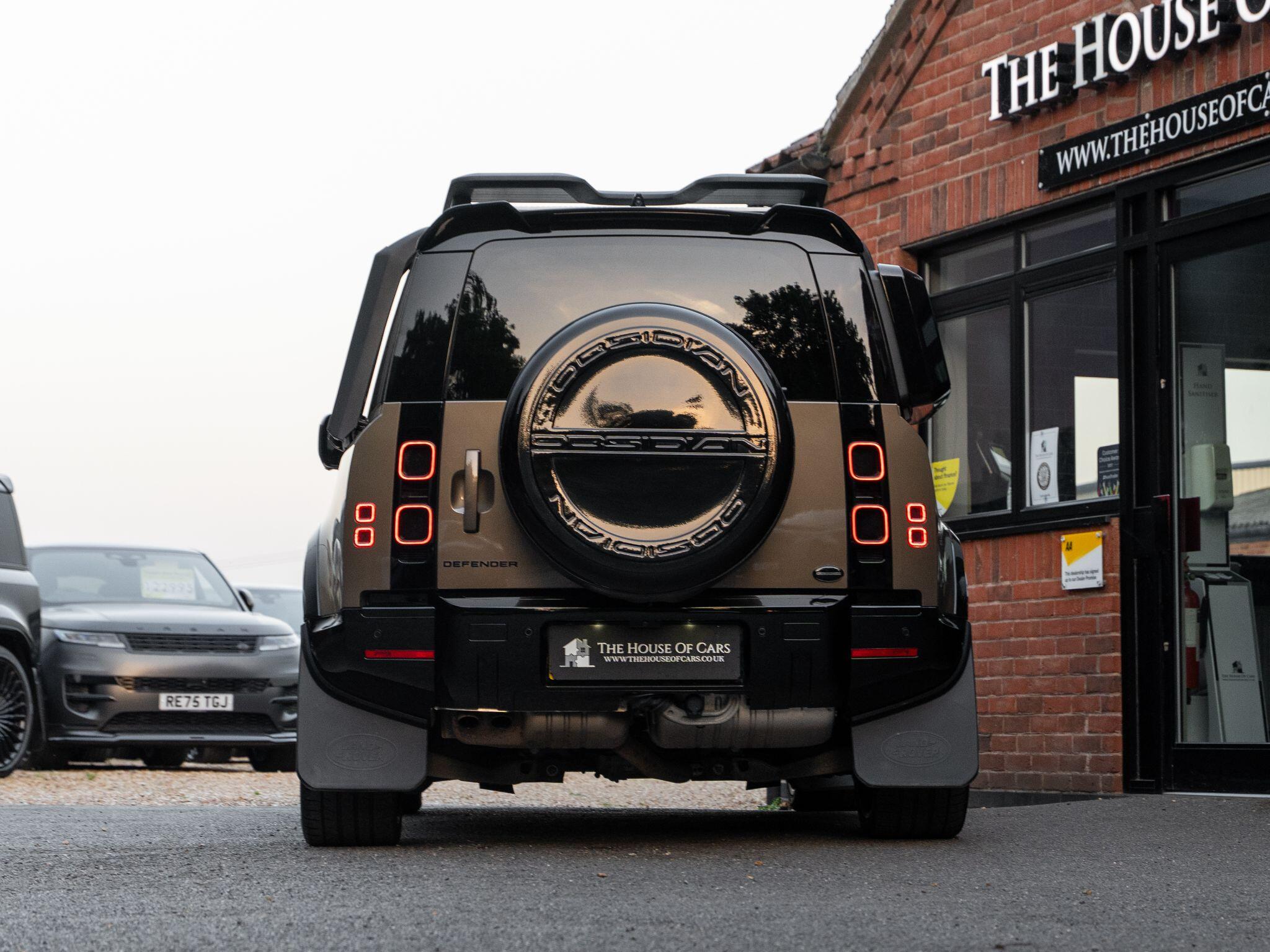 Land Rover Defender 90 view 14
