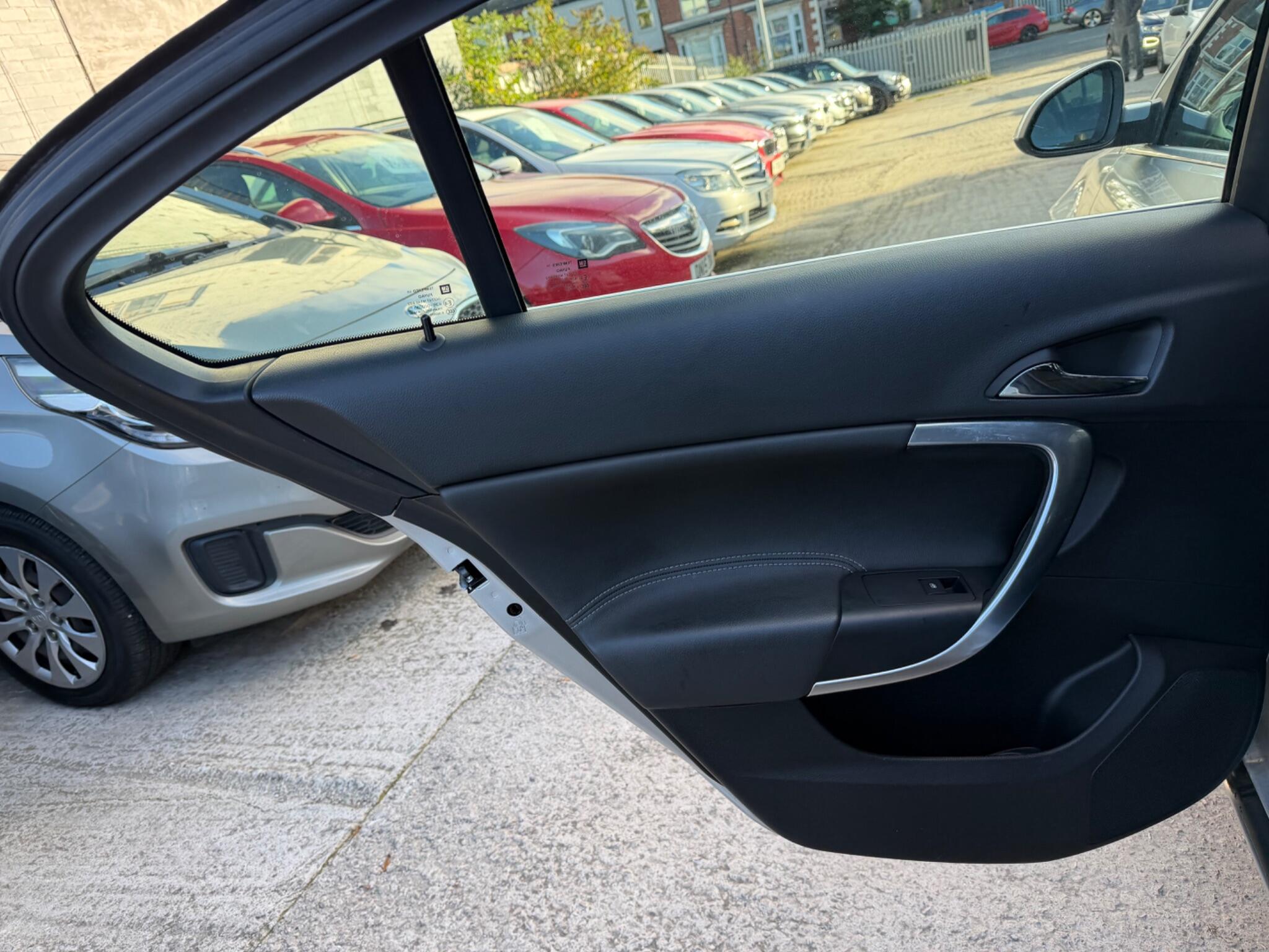 Vauxhall Insignia view 37