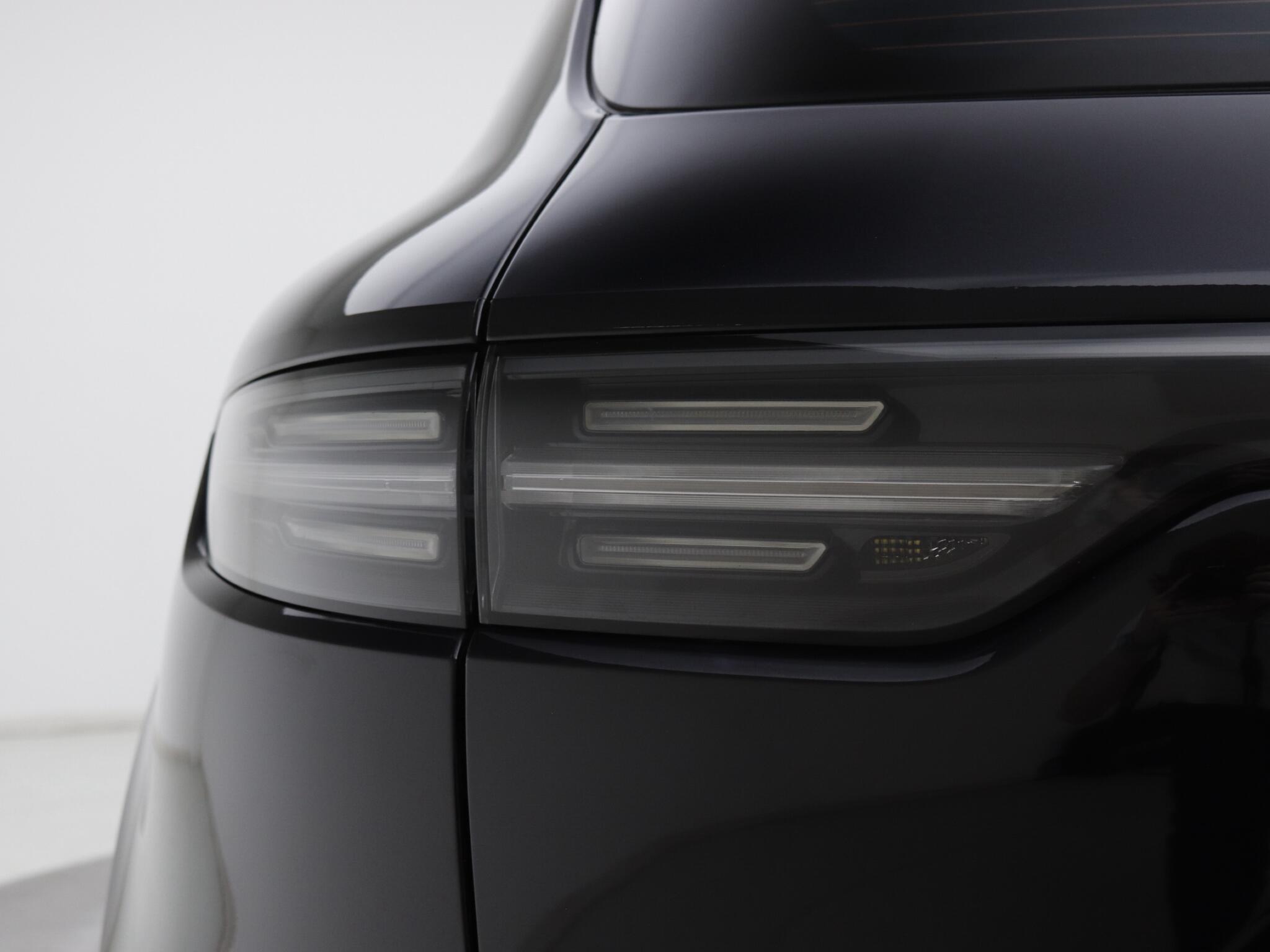Porsche Cayenne view 22