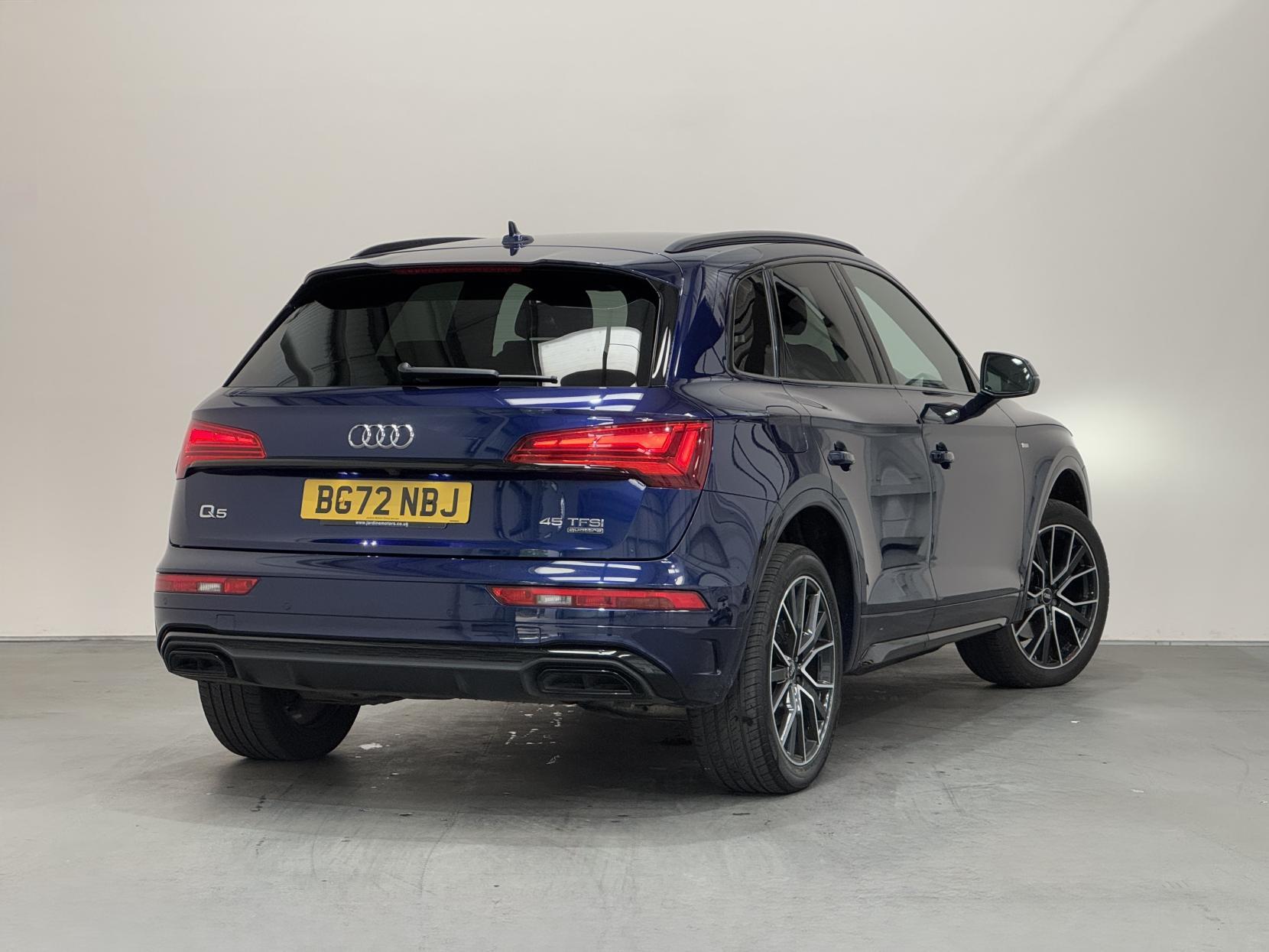 Audi Q5 view 13