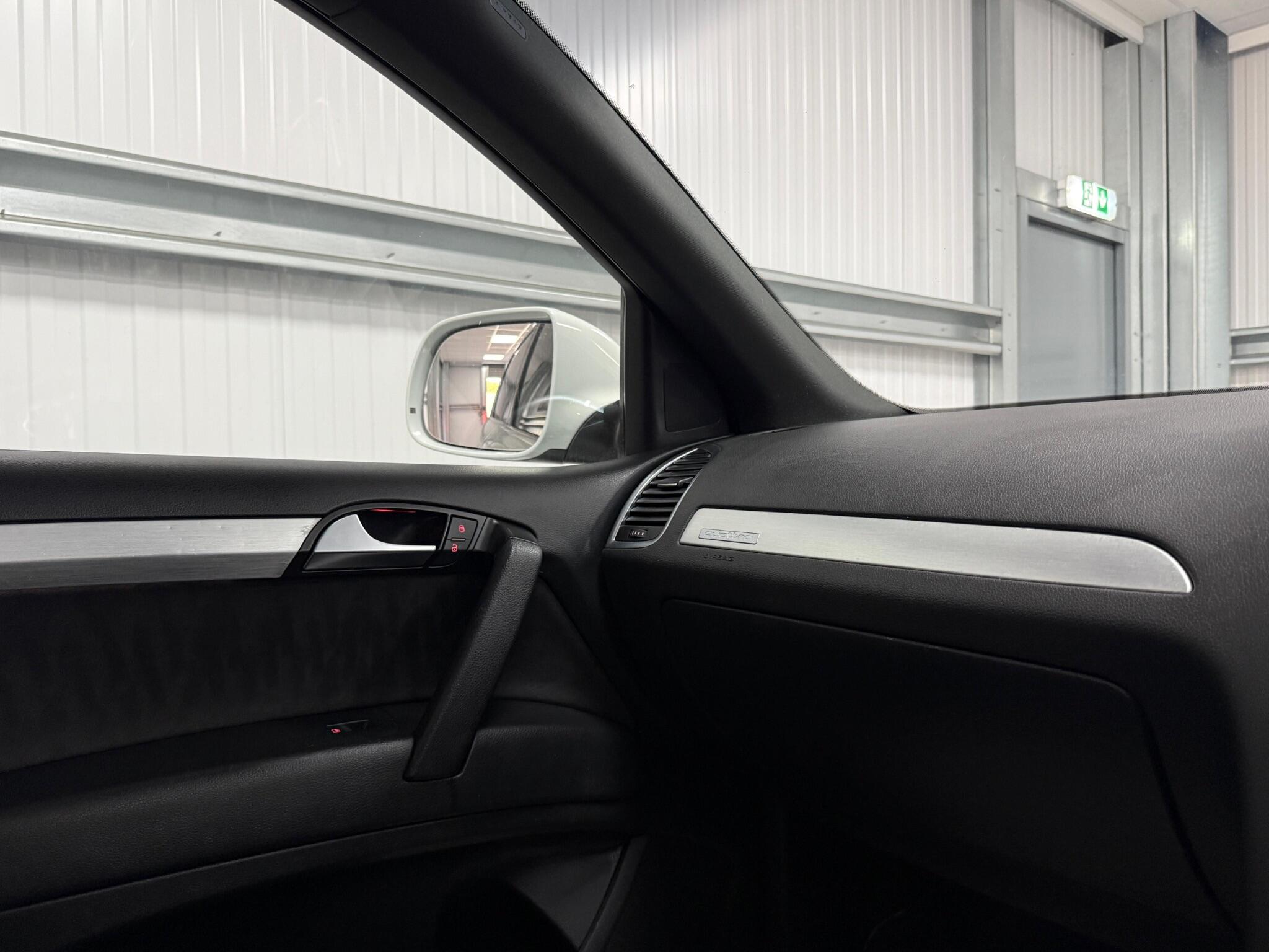 Audi Q7 view 40