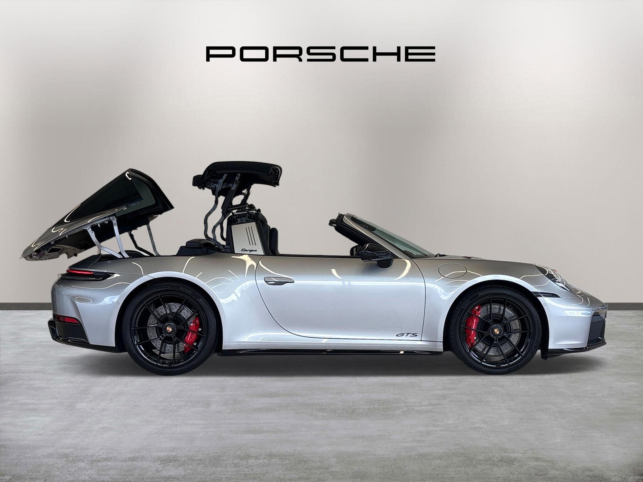Porsche 911 view 15