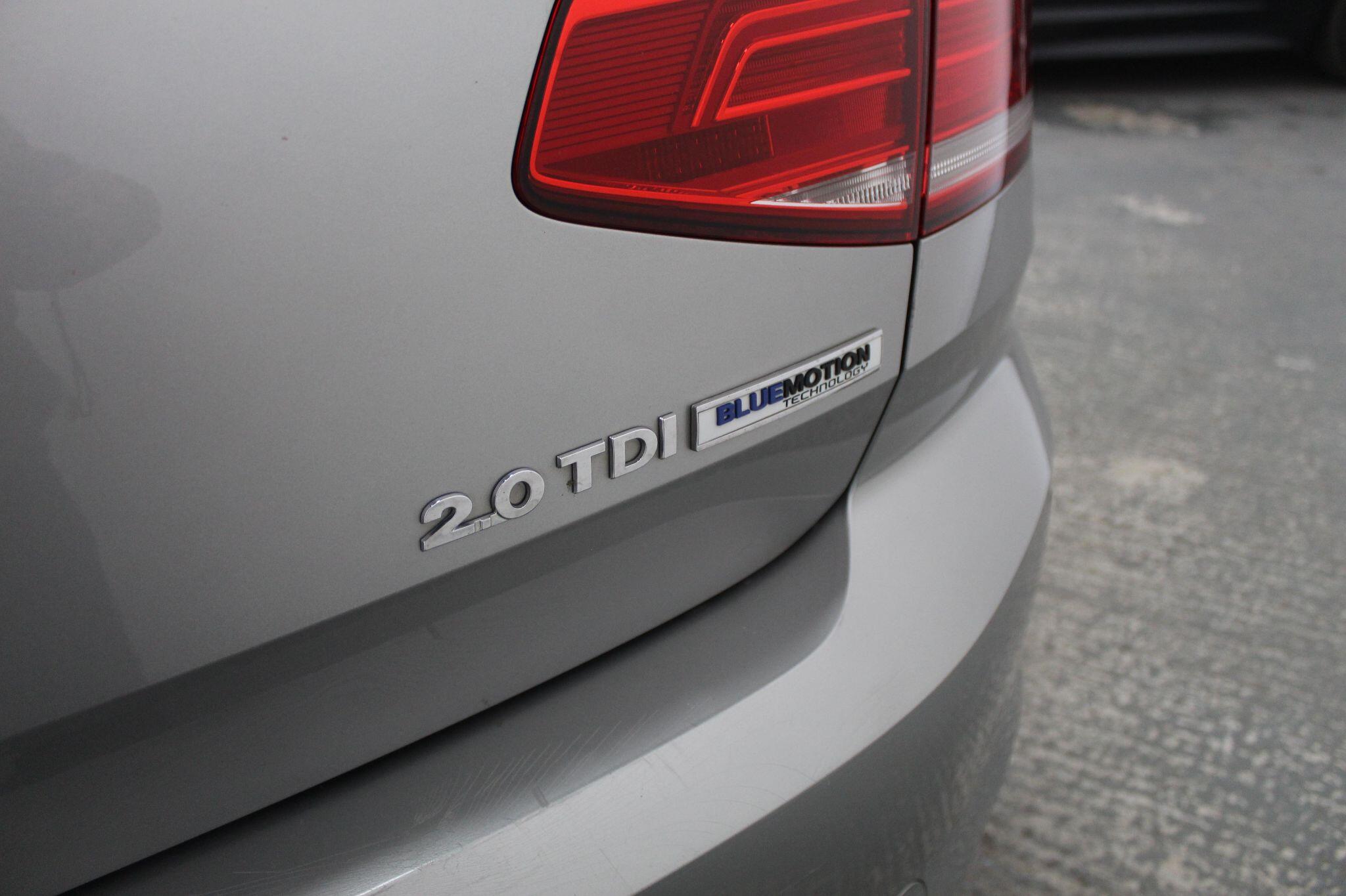 Volkswagen Passat view 20