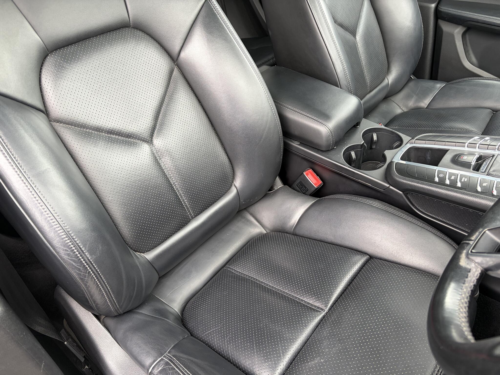 Porsche Macan view 14