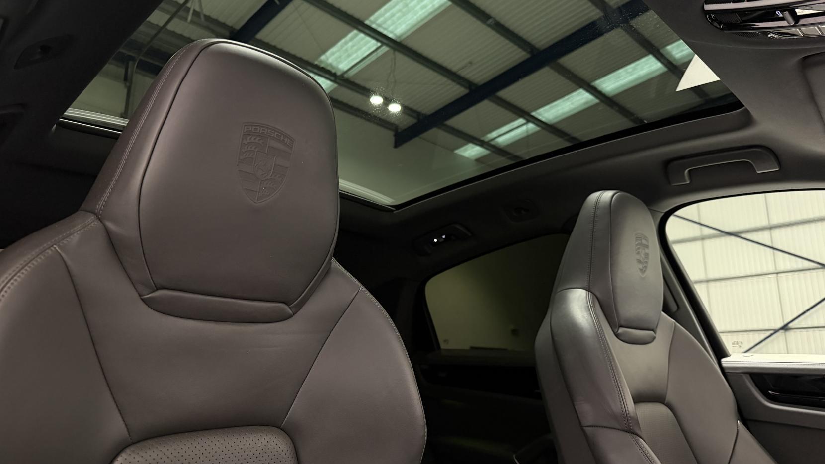 Porsche Cayenne view 43