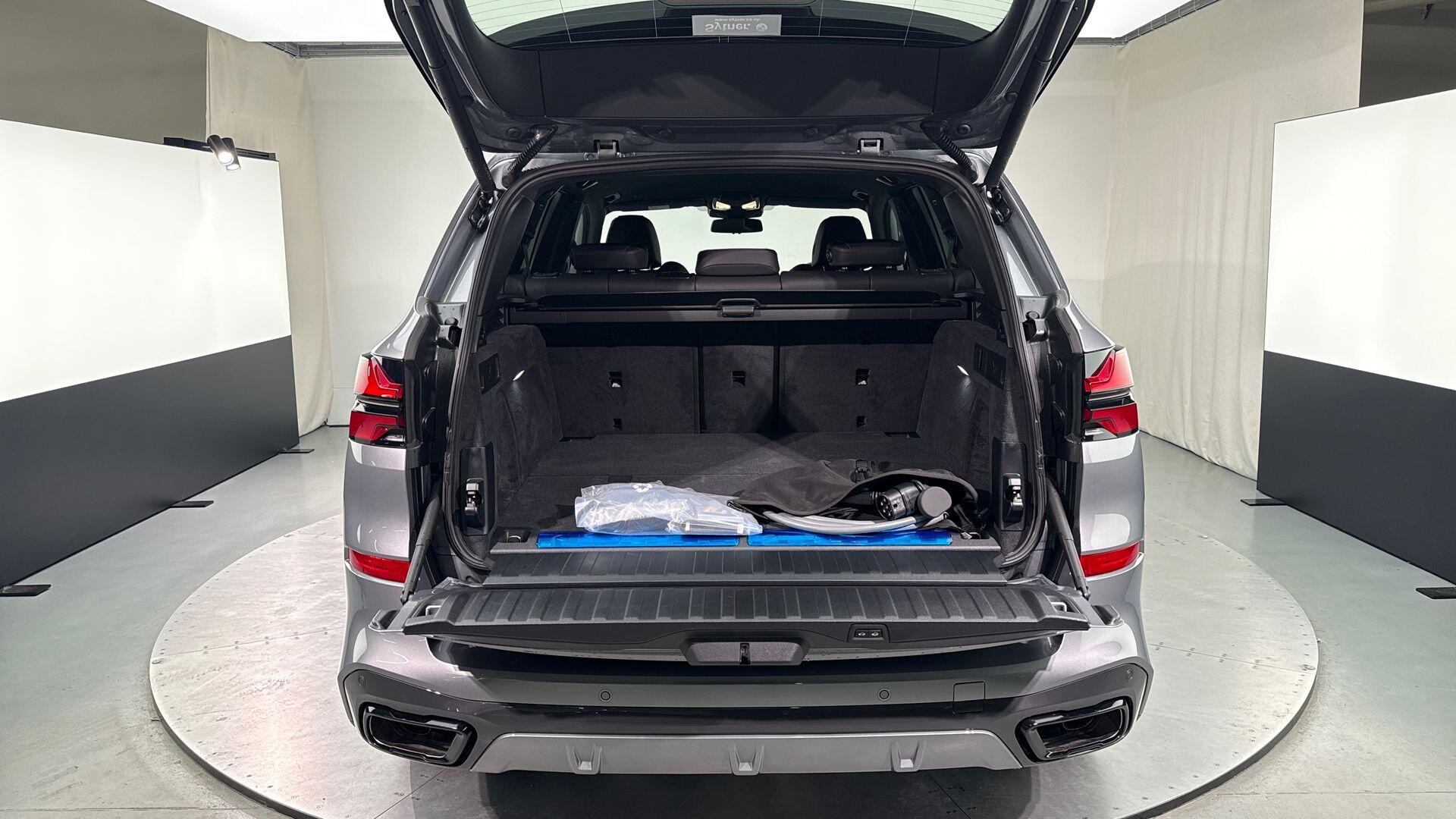BMW X5 view 13