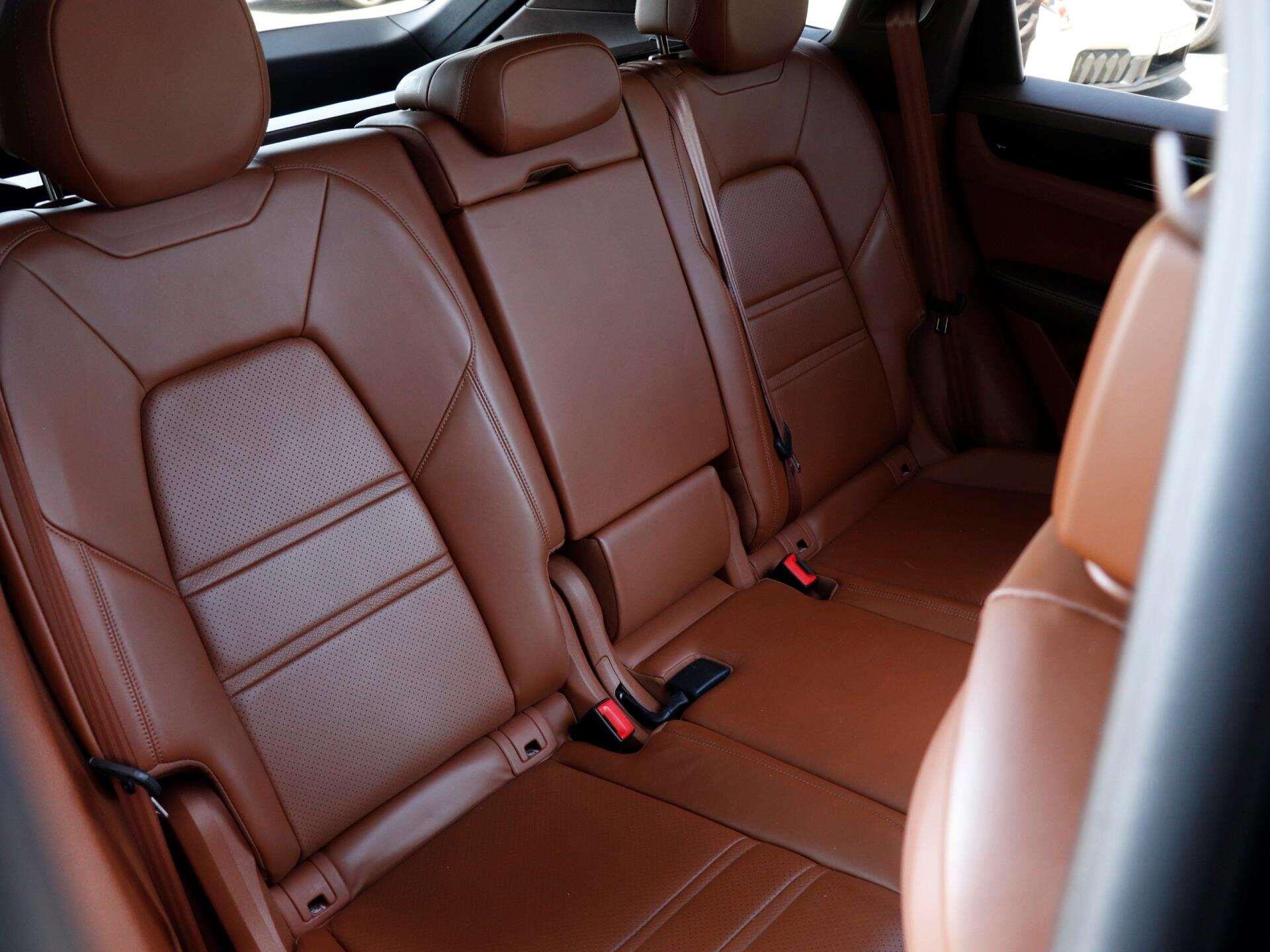 Porsche Cayenne view 26
