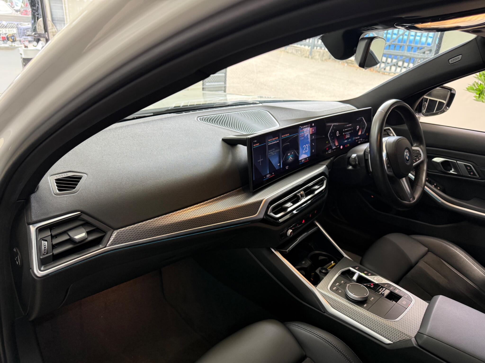 BMW 3 Series view 35