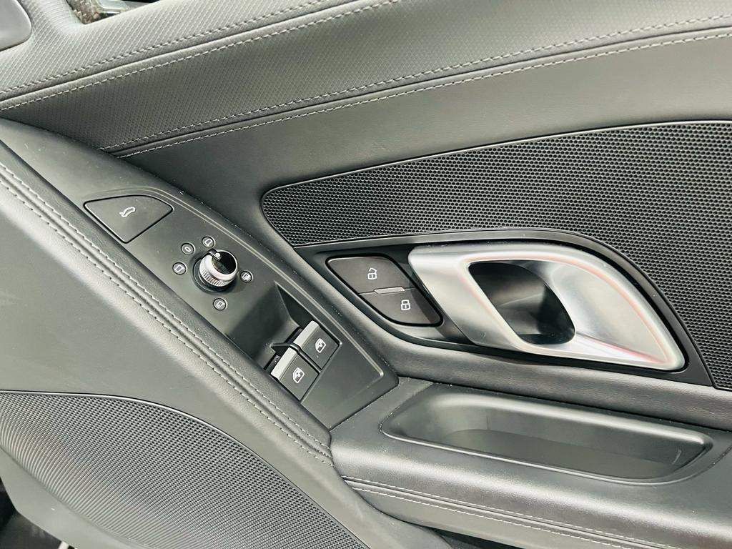 Audi R8 view 23