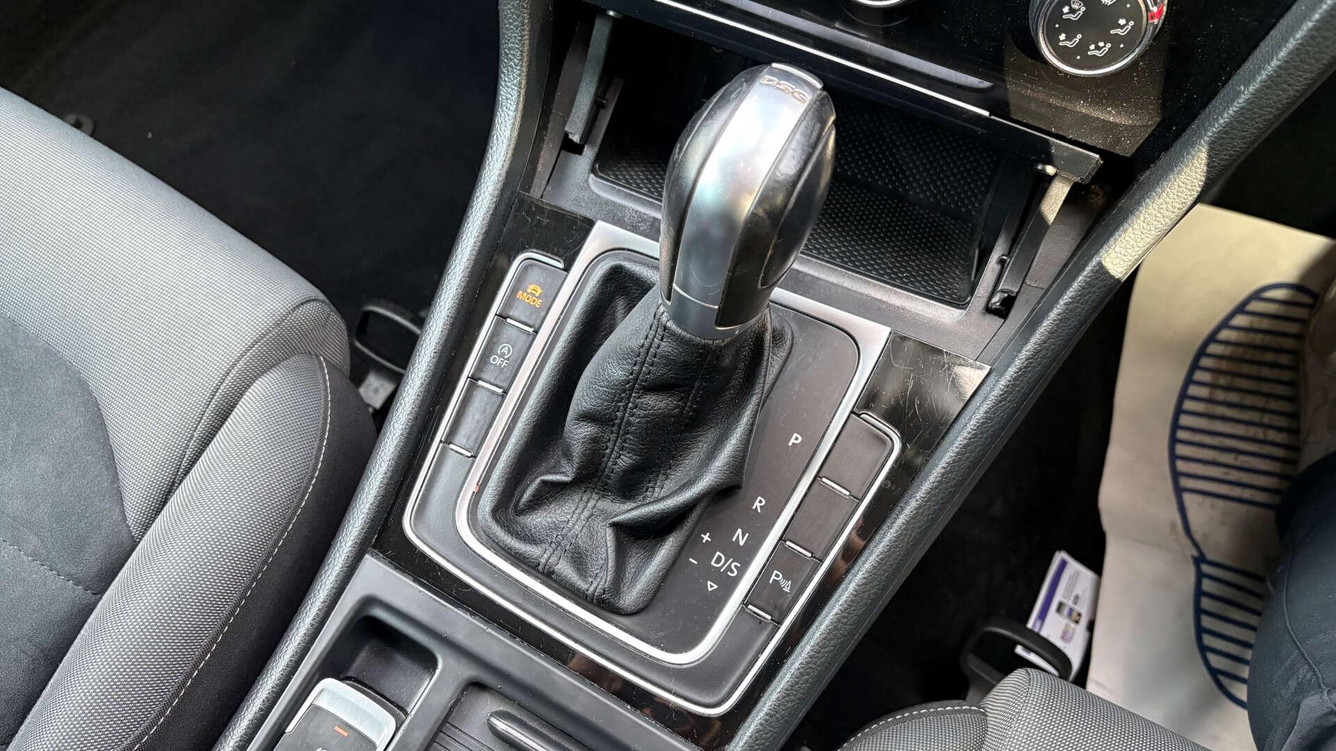 Volkswagen Golf view 5
