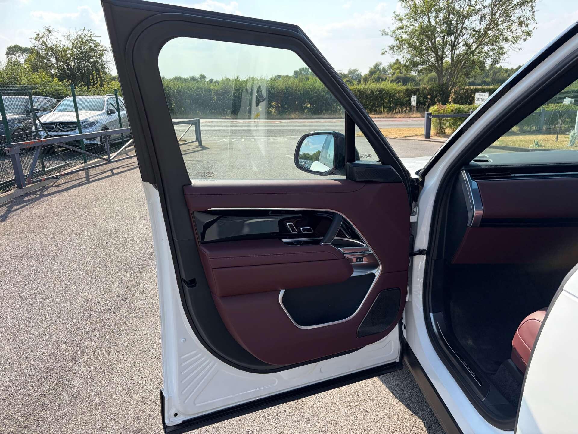 Land Rover Range Rover view 14