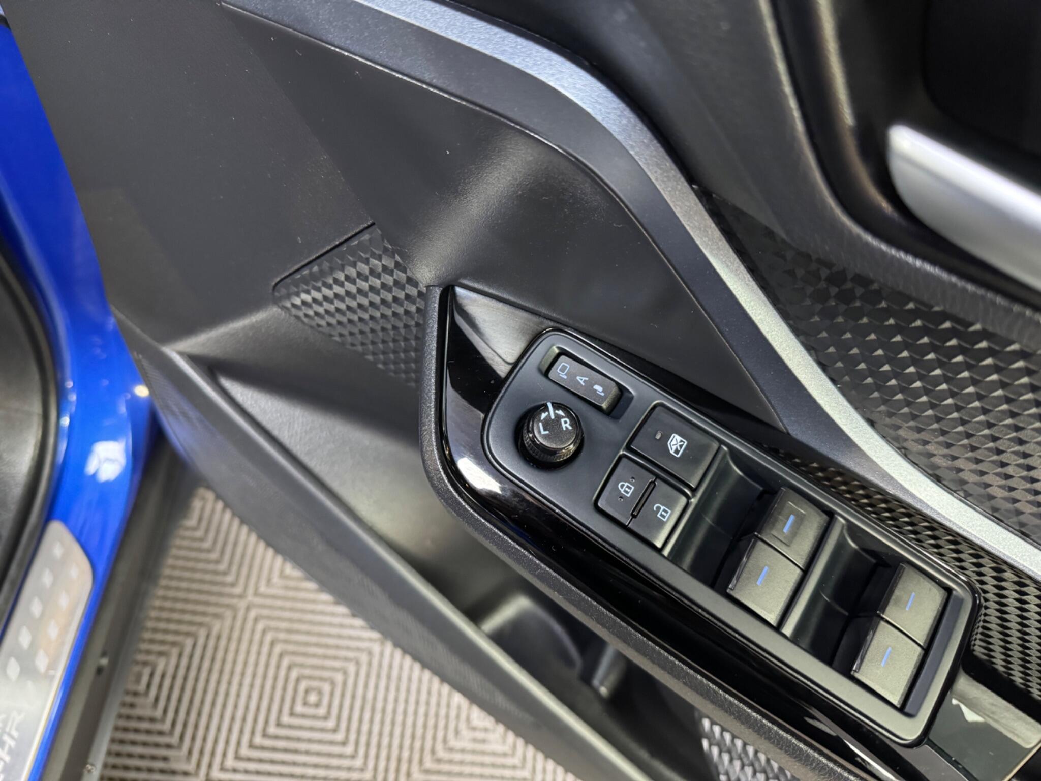 Toyota C-HR view 35