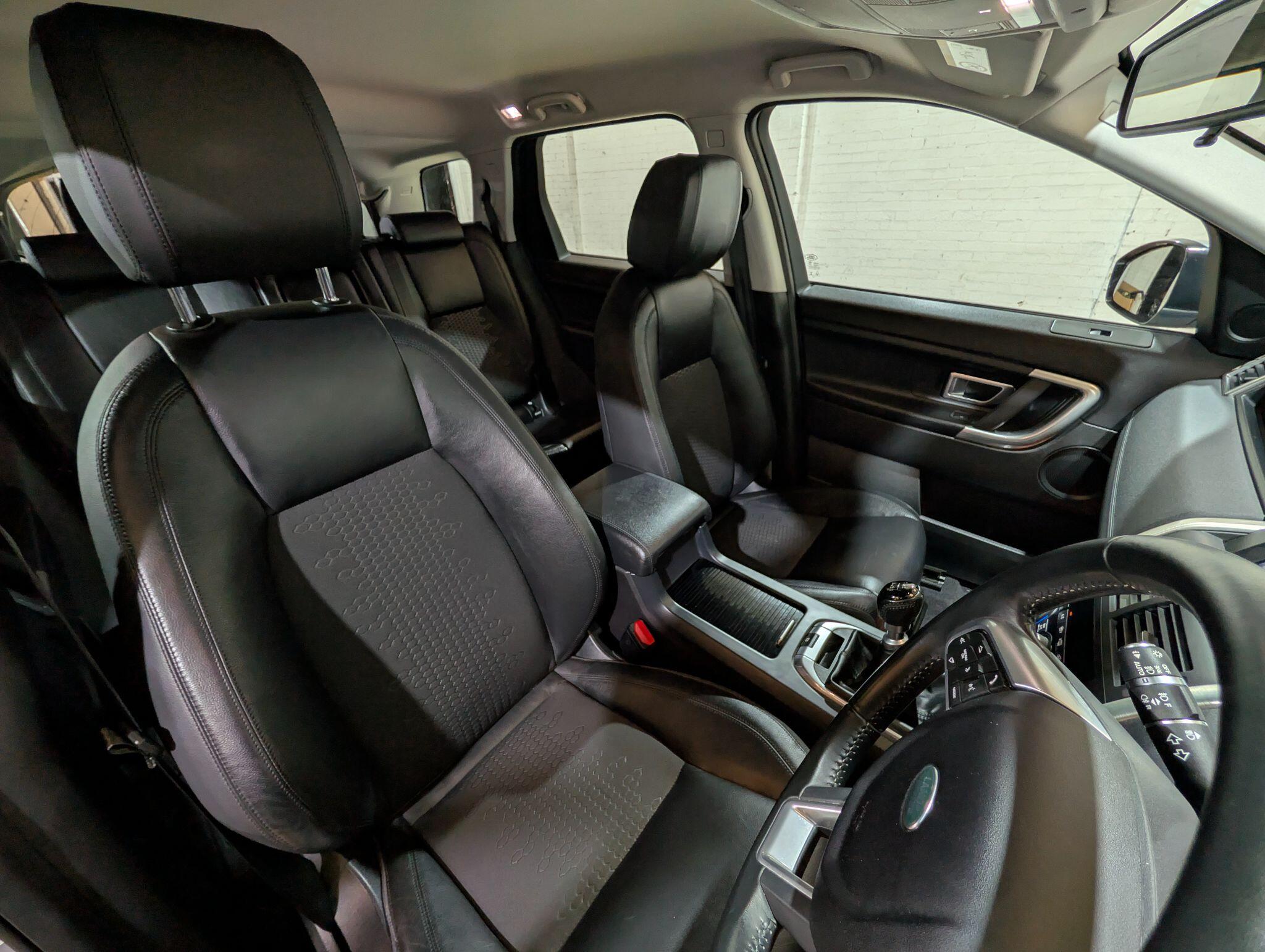 Land Rover Discovery Sport view 7