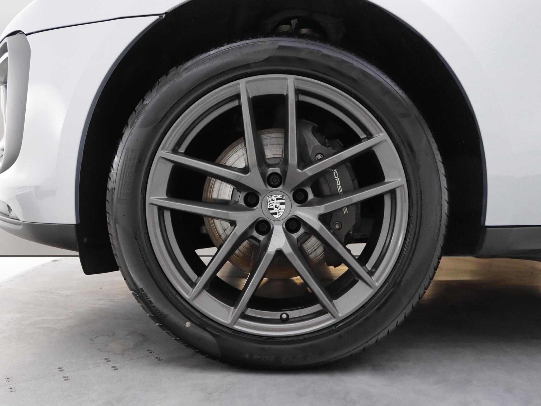 Porsche Macan view 8