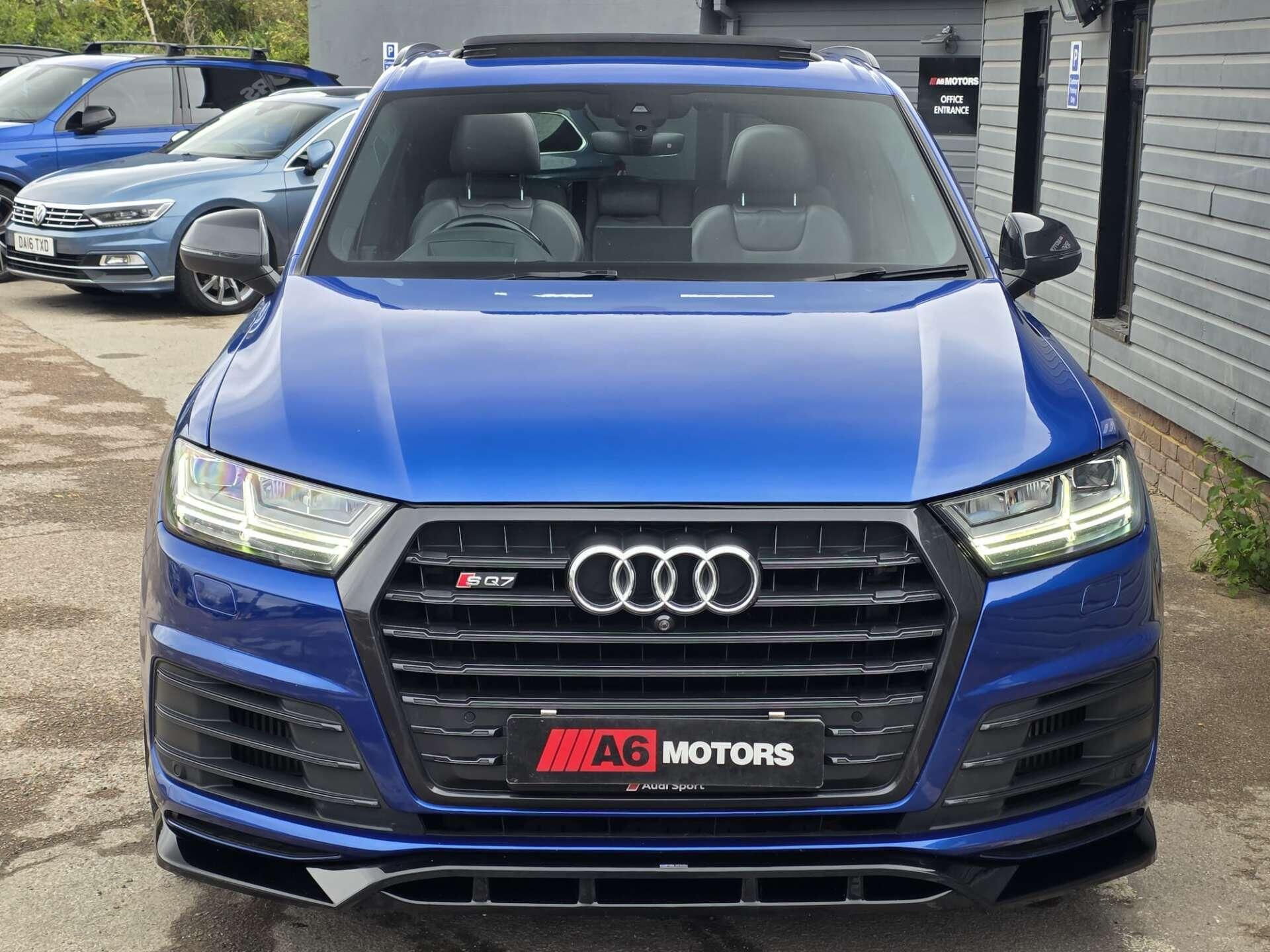 Audi SQ7 view 6