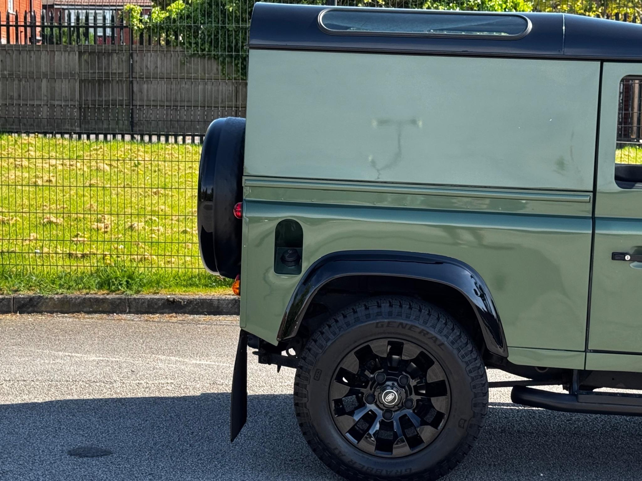 Land Rover Defender view 9