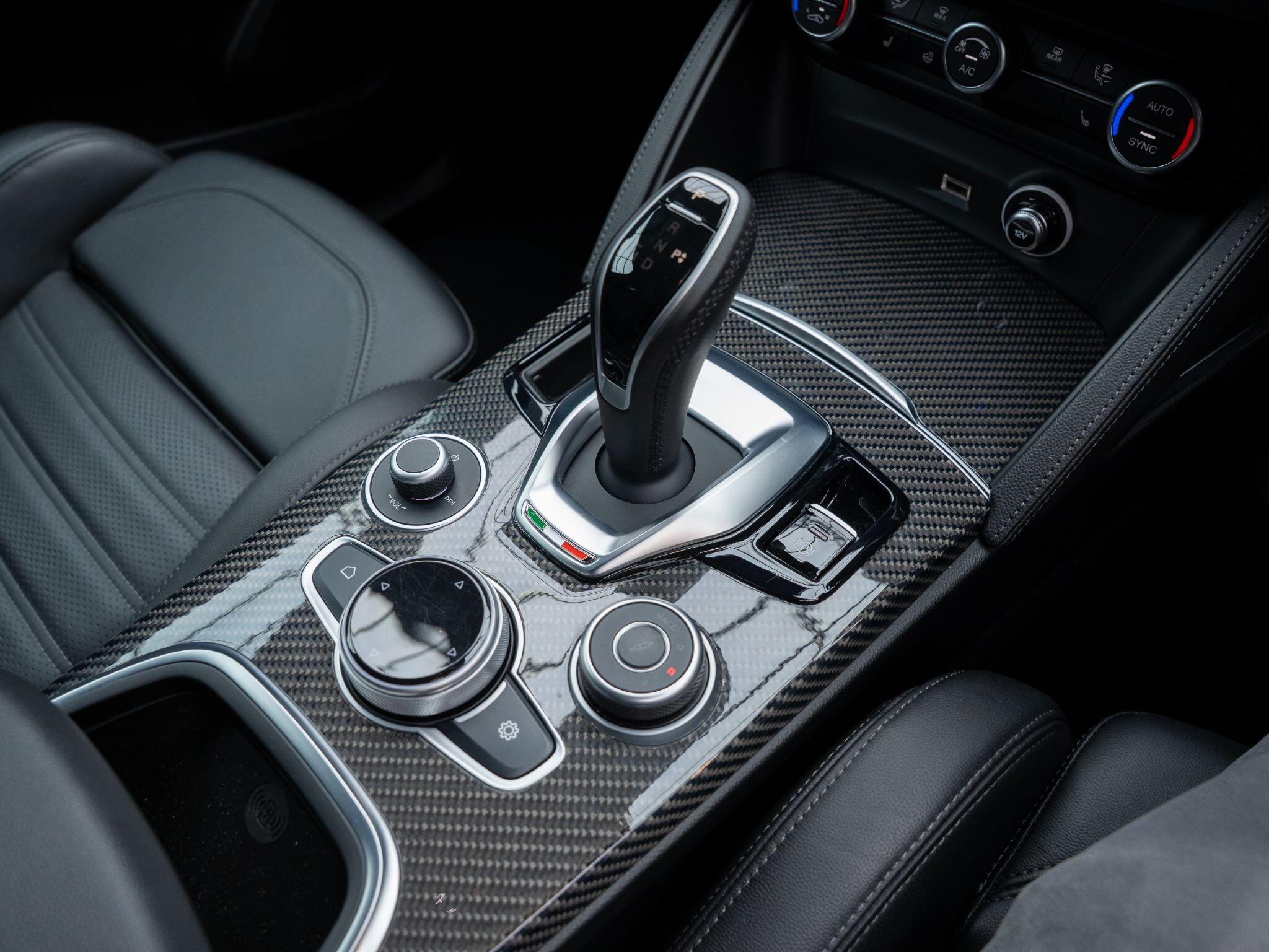 Alfa Romeo Stelvio view 24